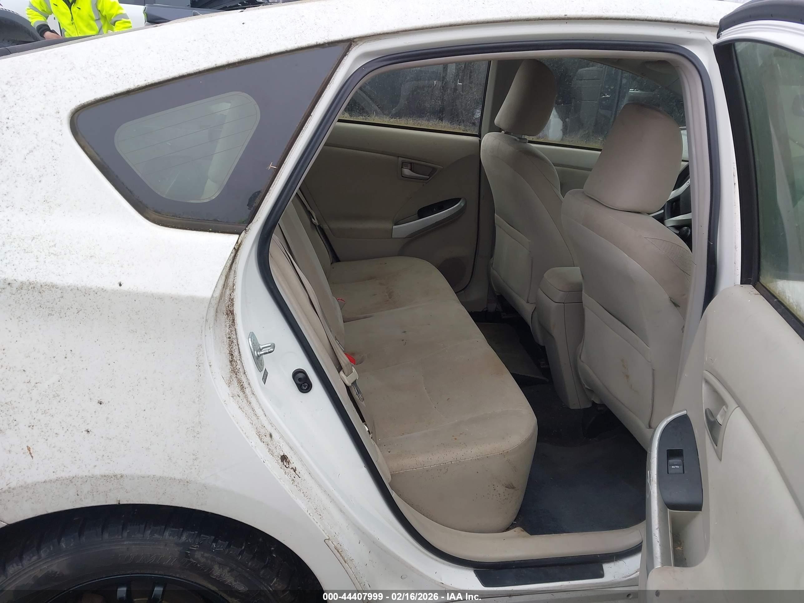 TOYOTA PRIUS image 8