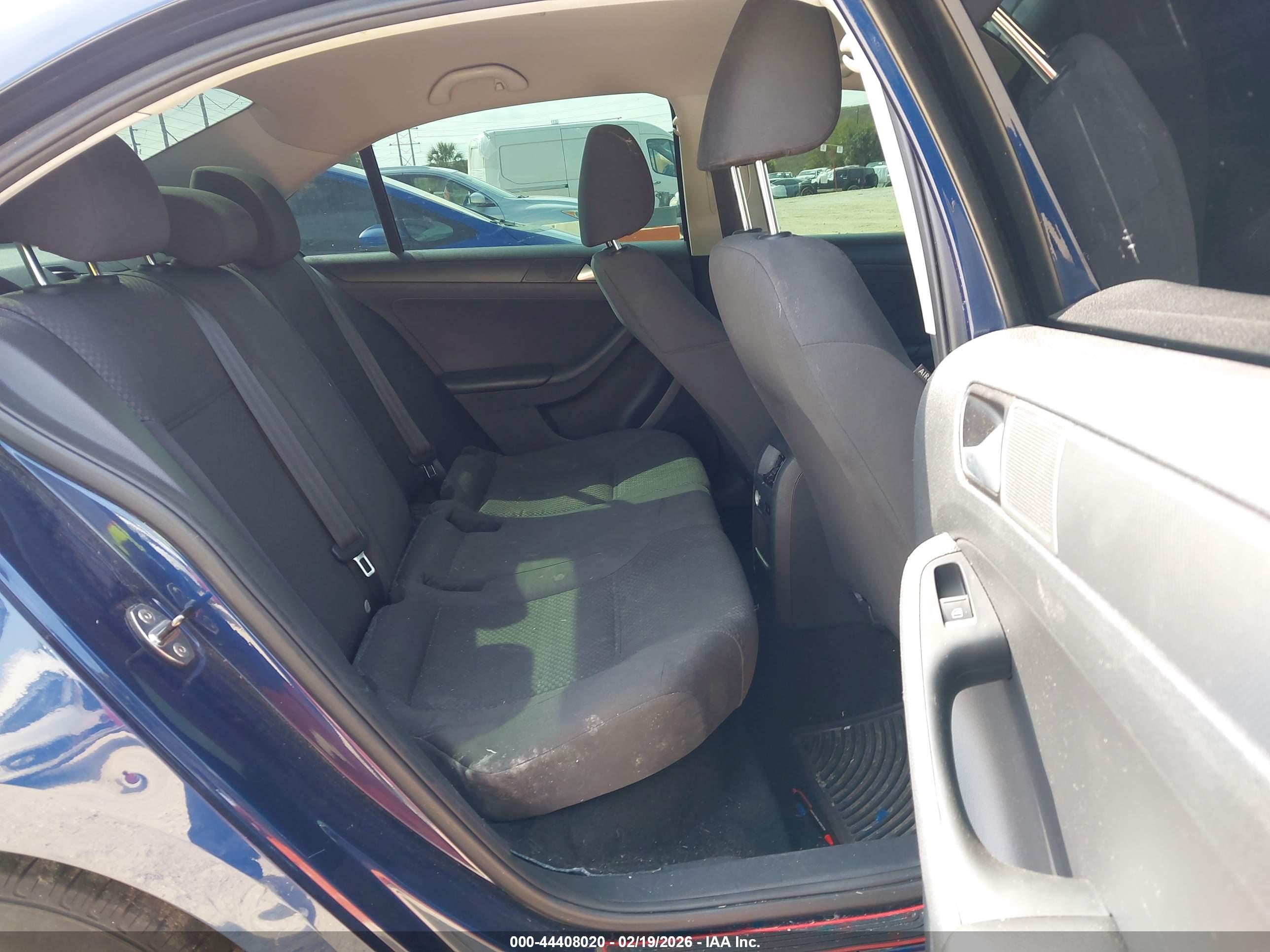 VOLKSWAGEN JETTA image 8