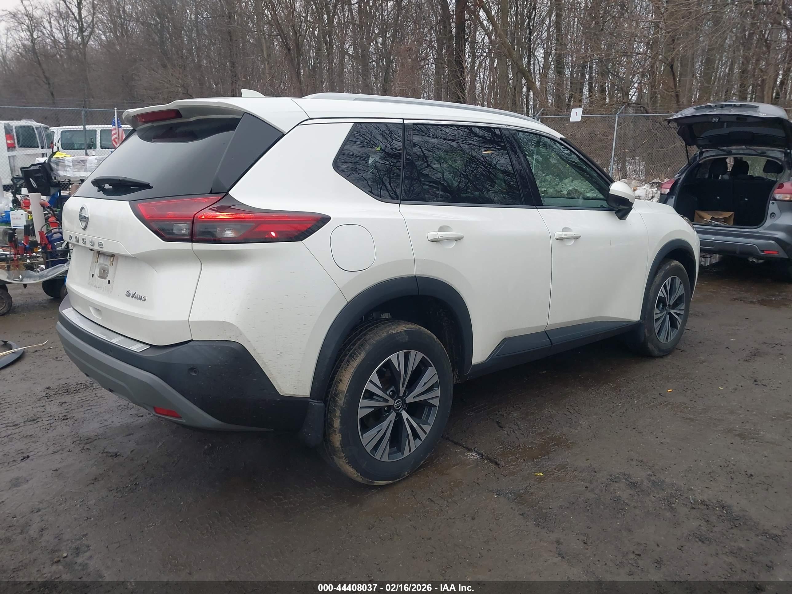 NISSAN ROGUE image 4