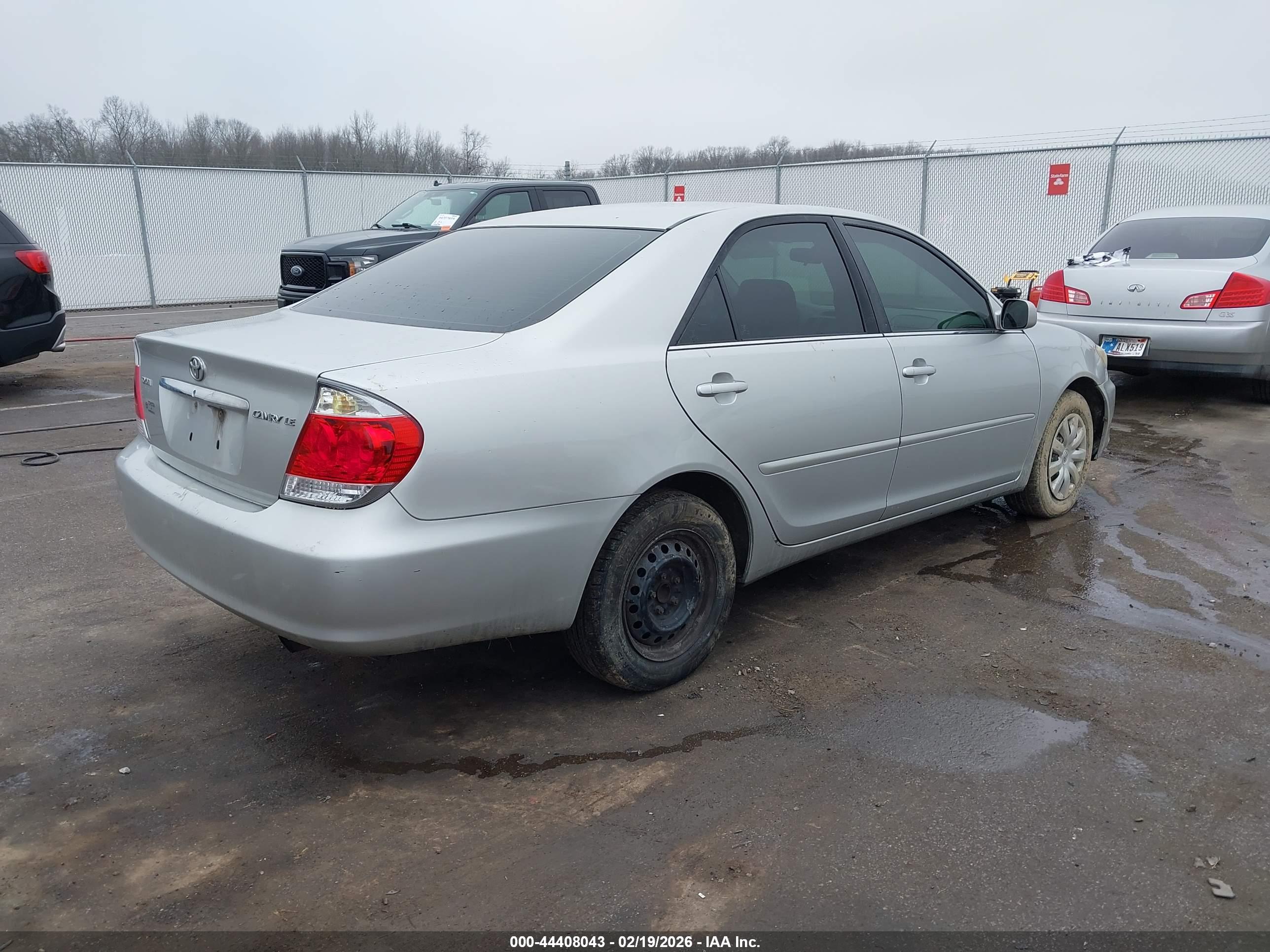 TOYOTA CAMRY image 4