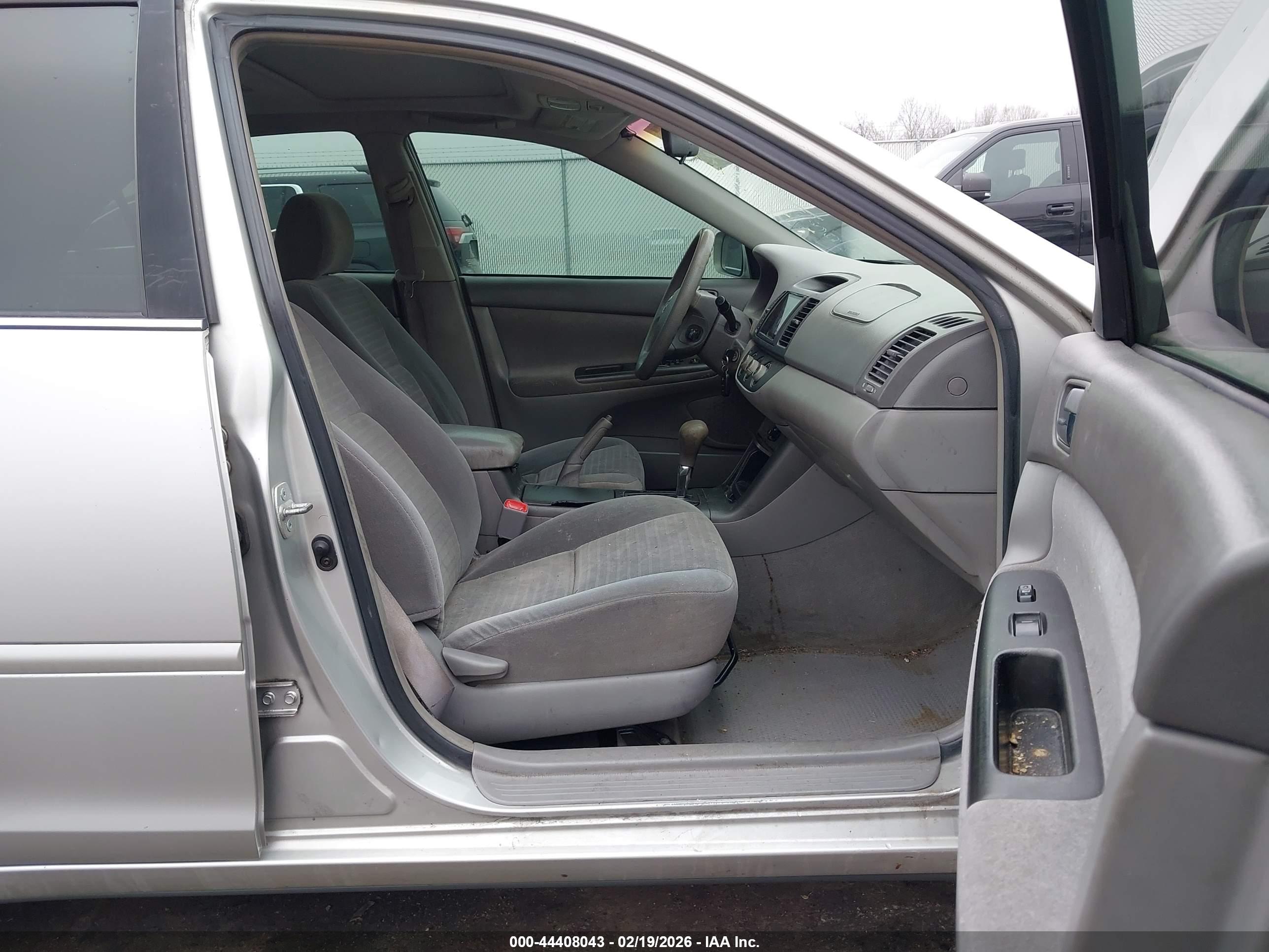 TOYOTA CAMRY image 5