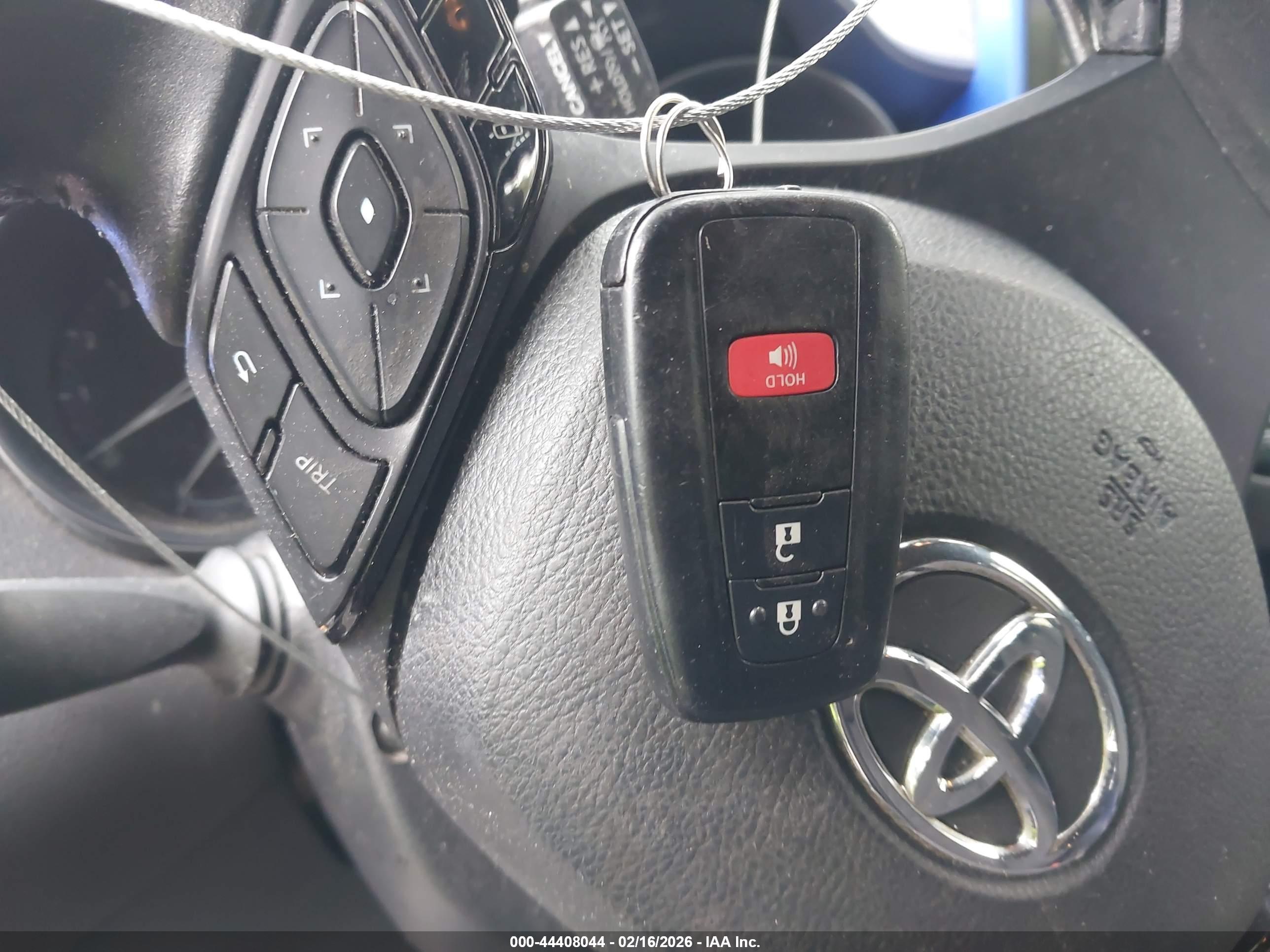 TOYOTA C-HR image 11