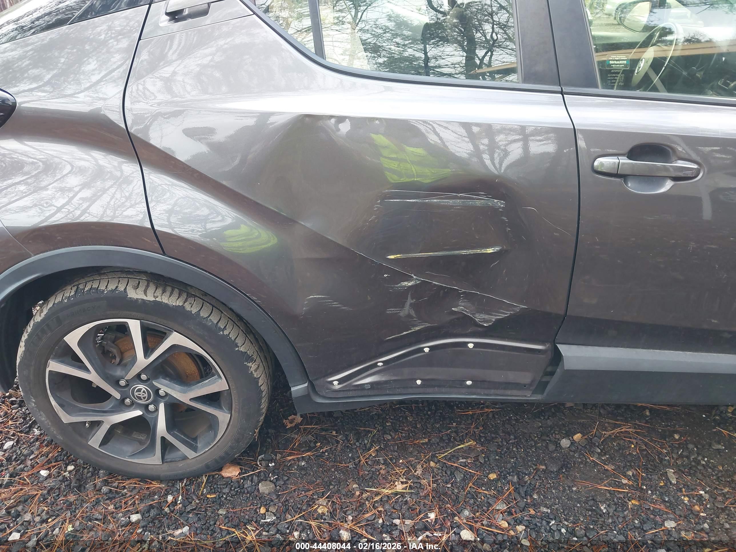 TOYOTA C-HR image 6