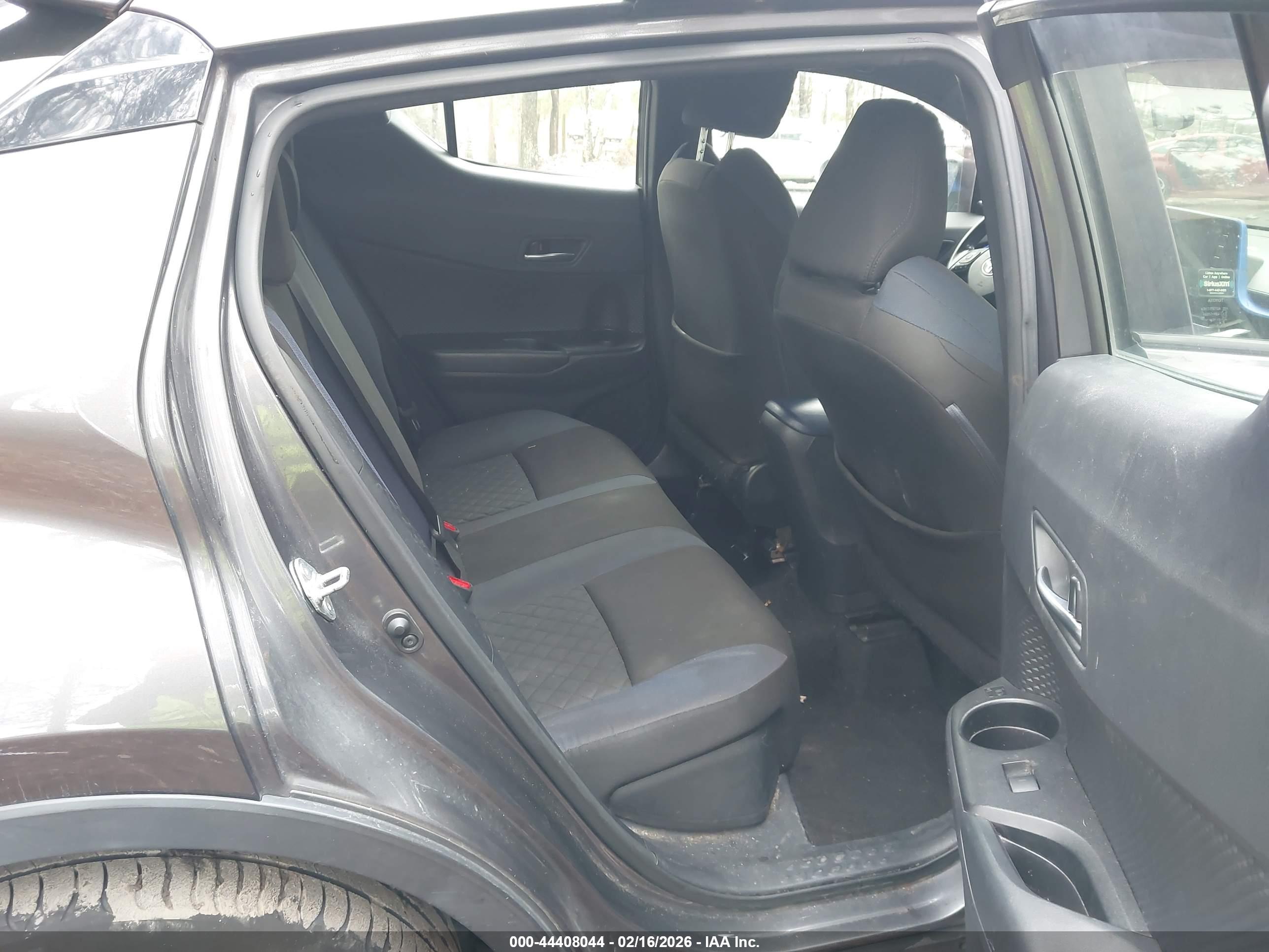 TOYOTA C-HR image 8