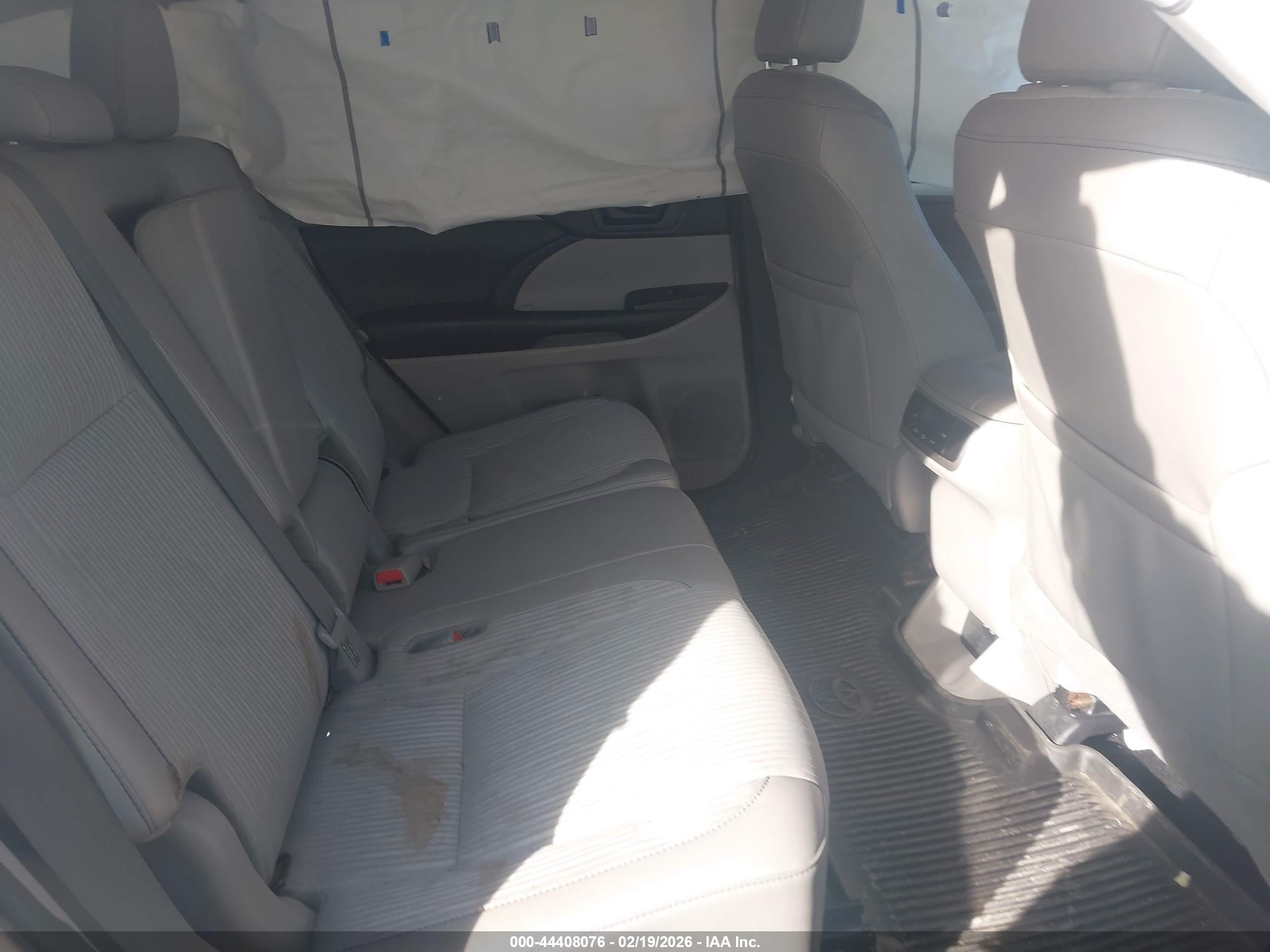 TOYOTA HIGHLANDER image 8