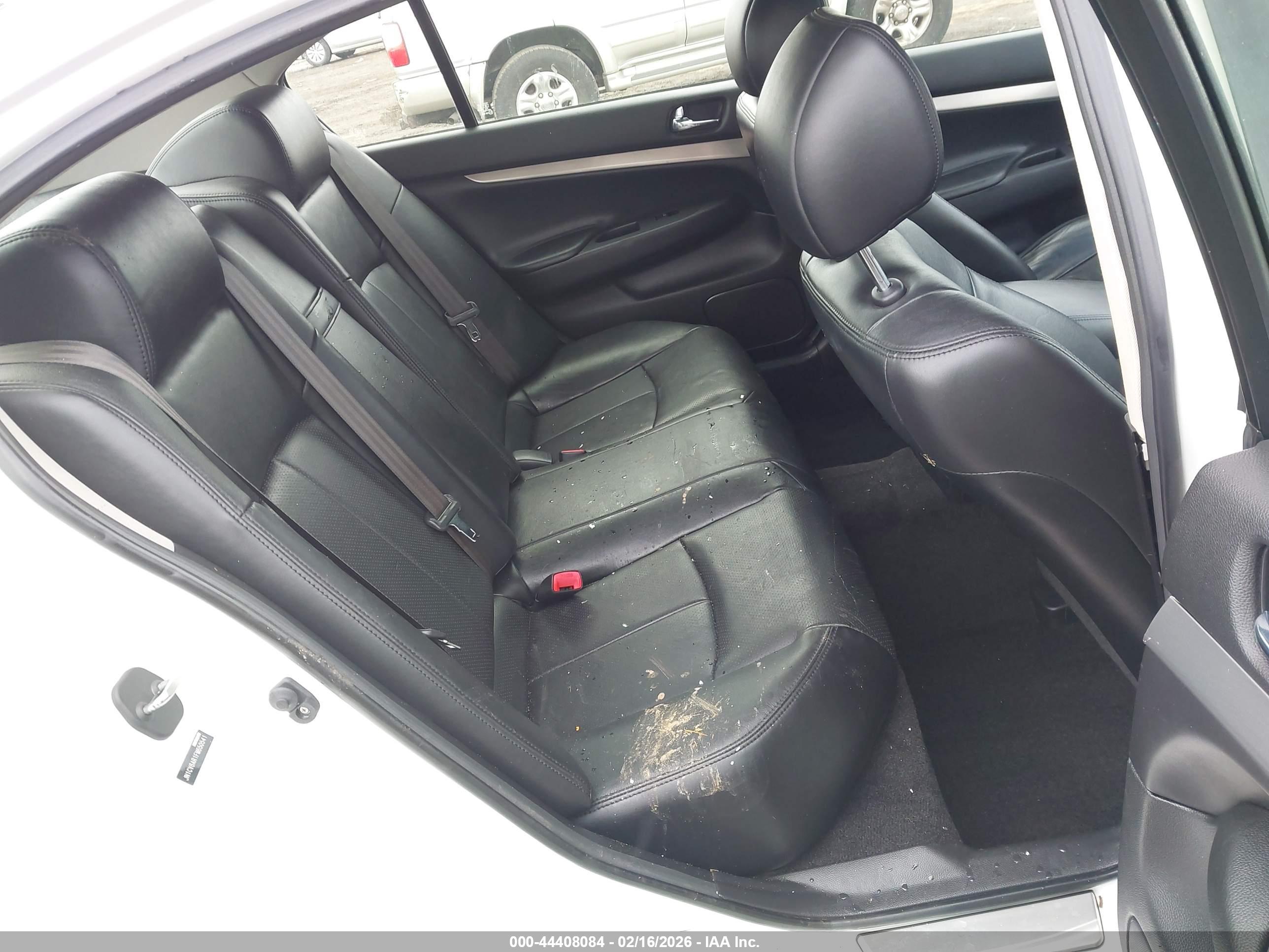 INFINITI Q40 image 8