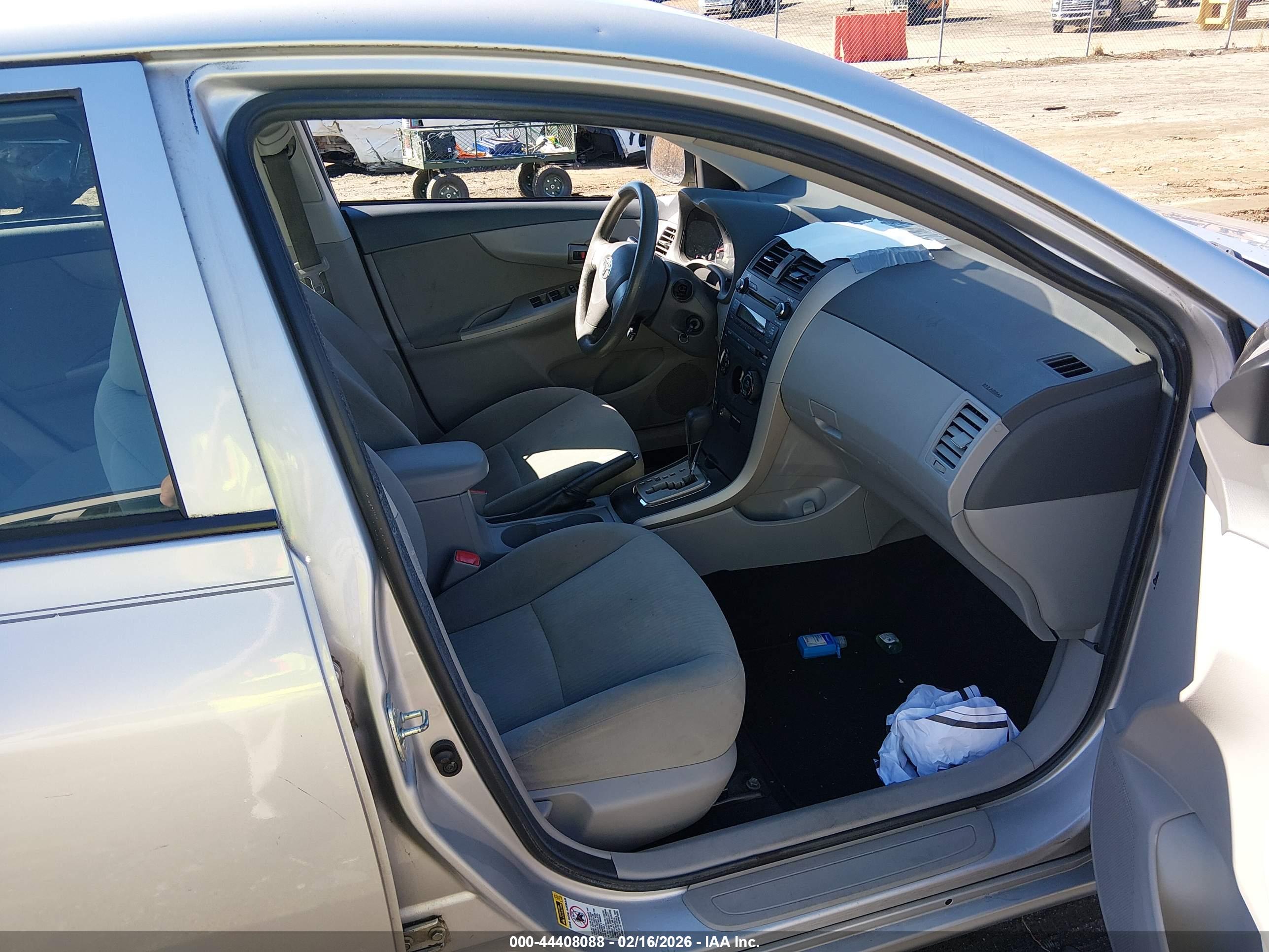 TOYOTA COROLLA image 5