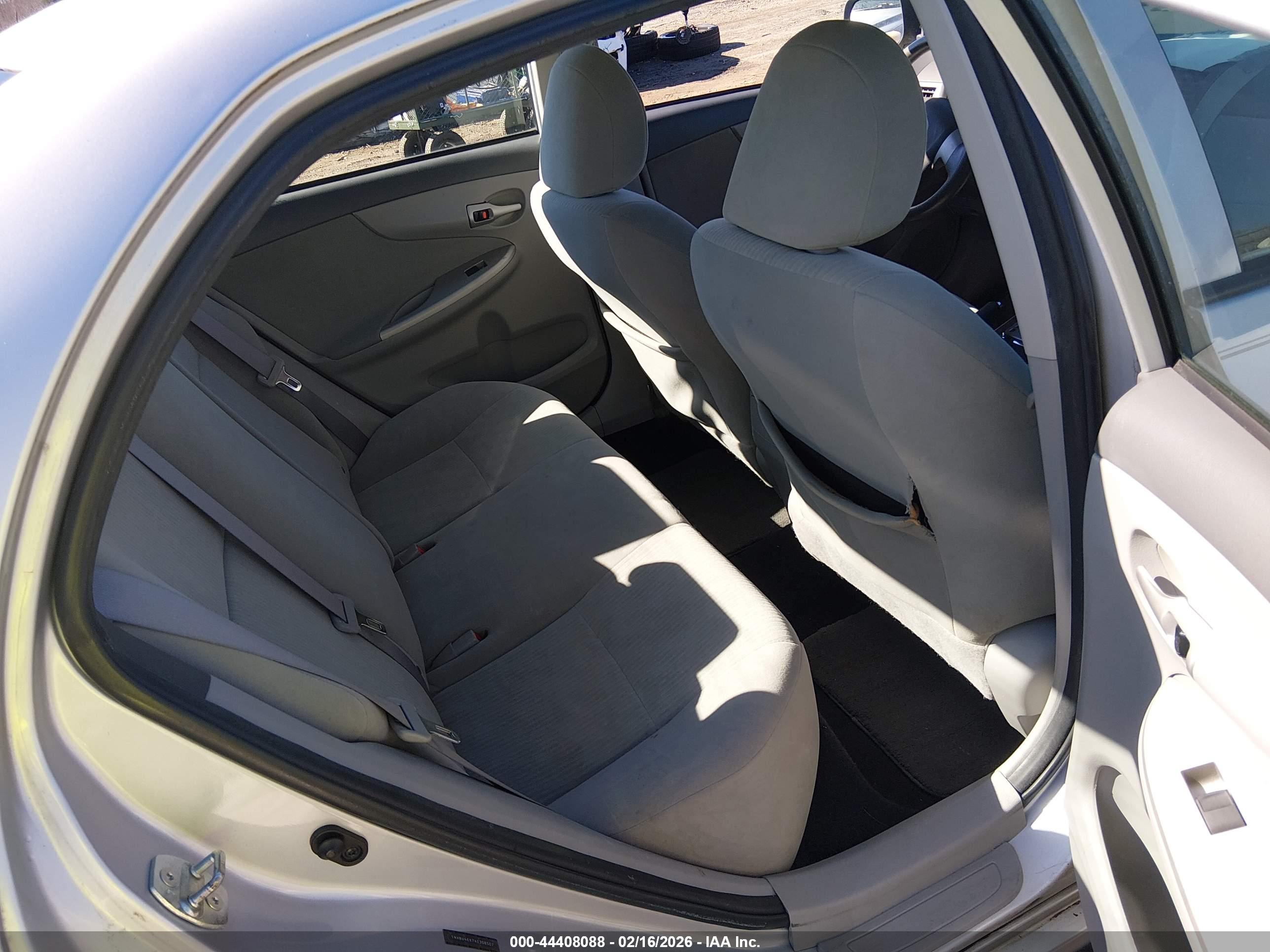 TOYOTA COROLLA image 8