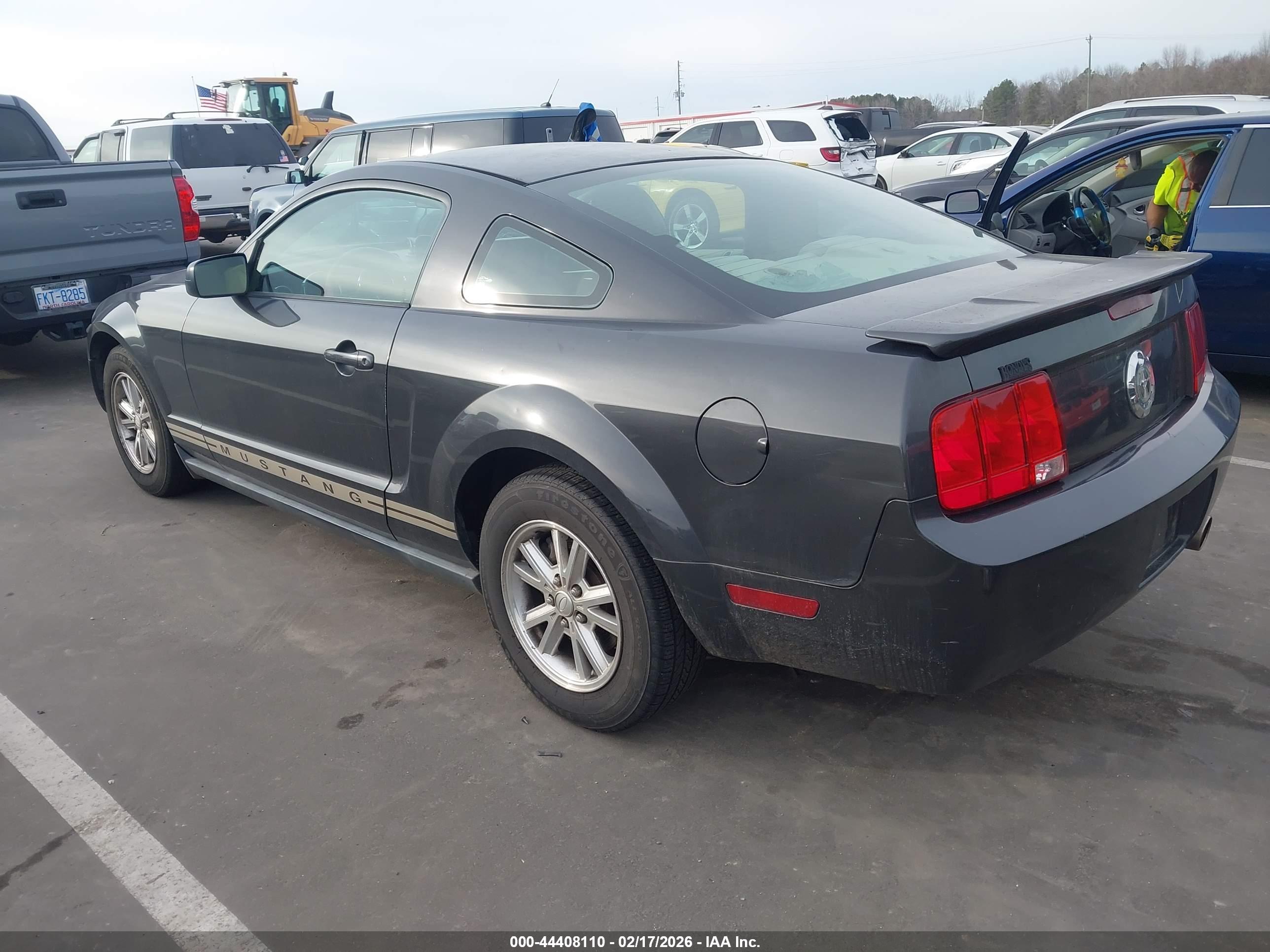 FORD MUSTANG image 3