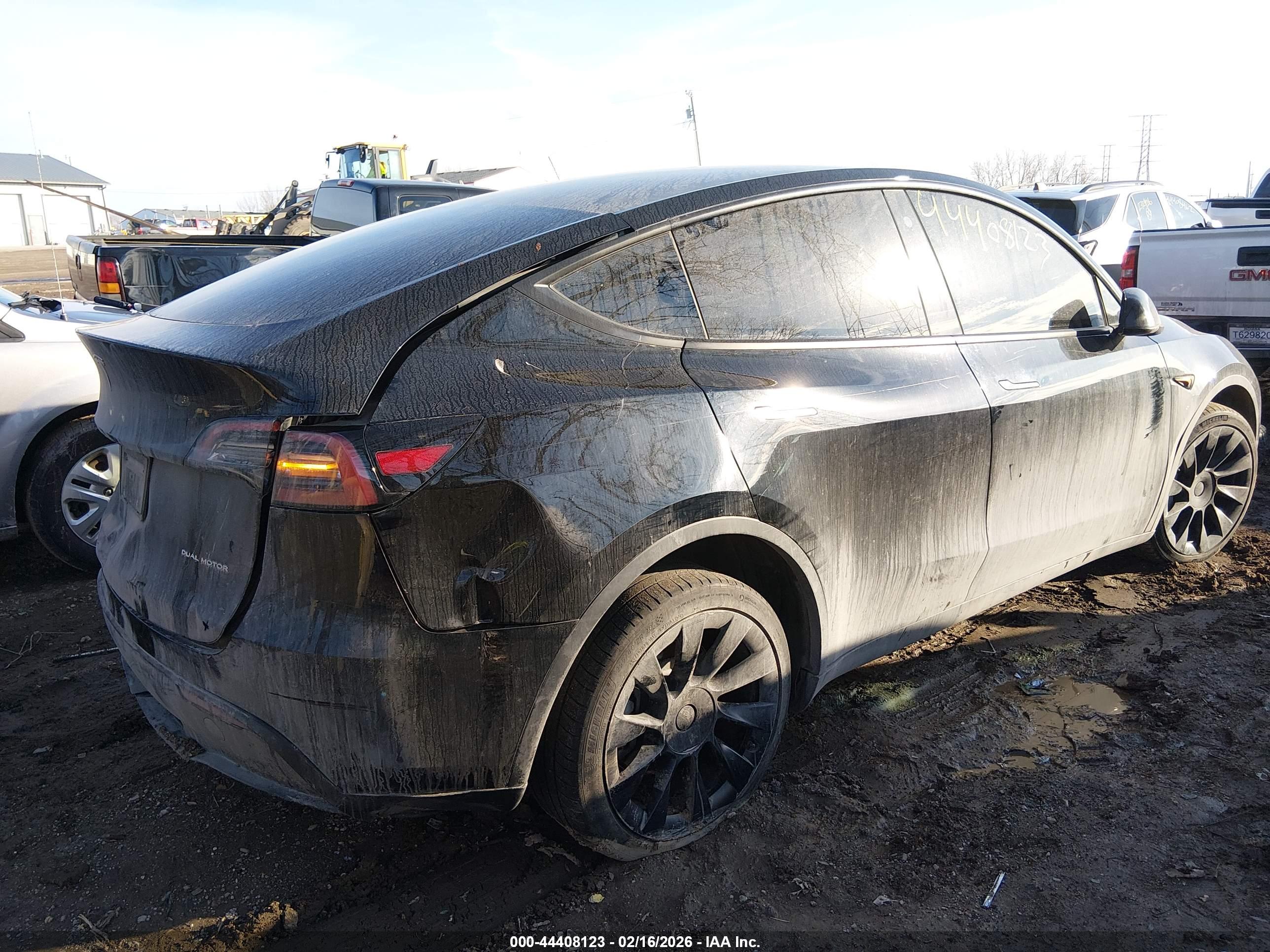 TESLA MODEL image 4
