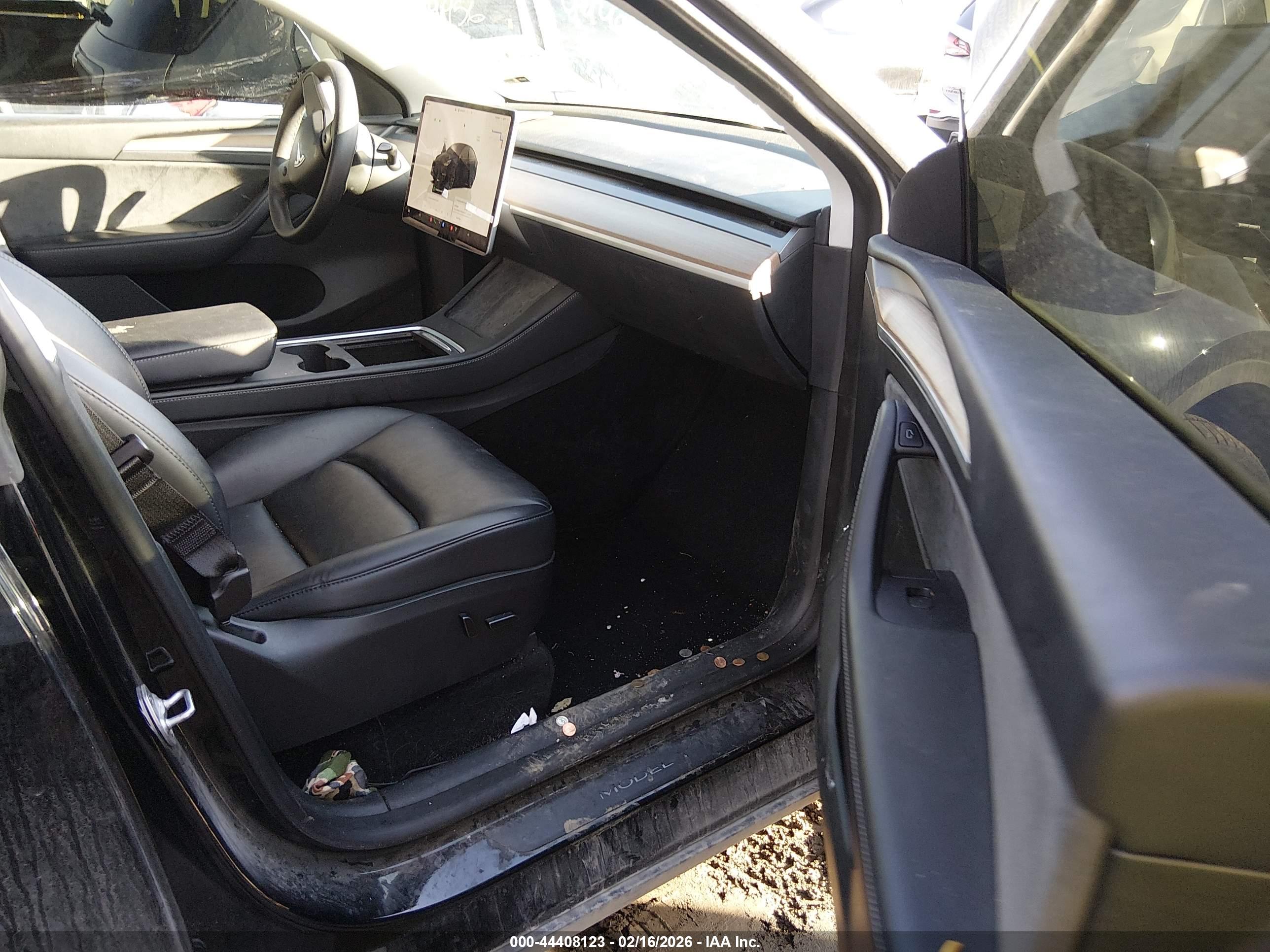 TESLA MODEL image 5
