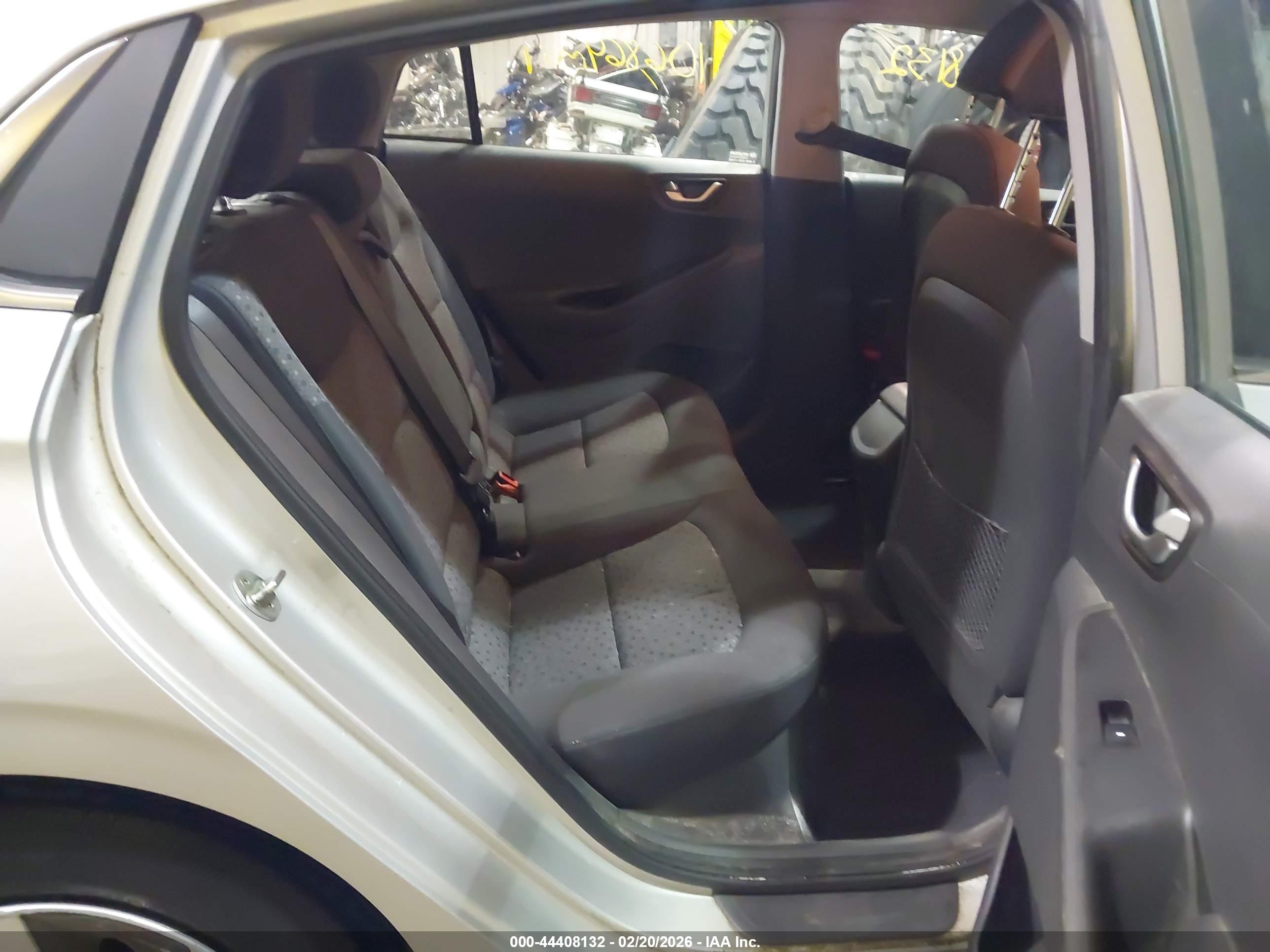 HYUNDAI IONIQ image 8