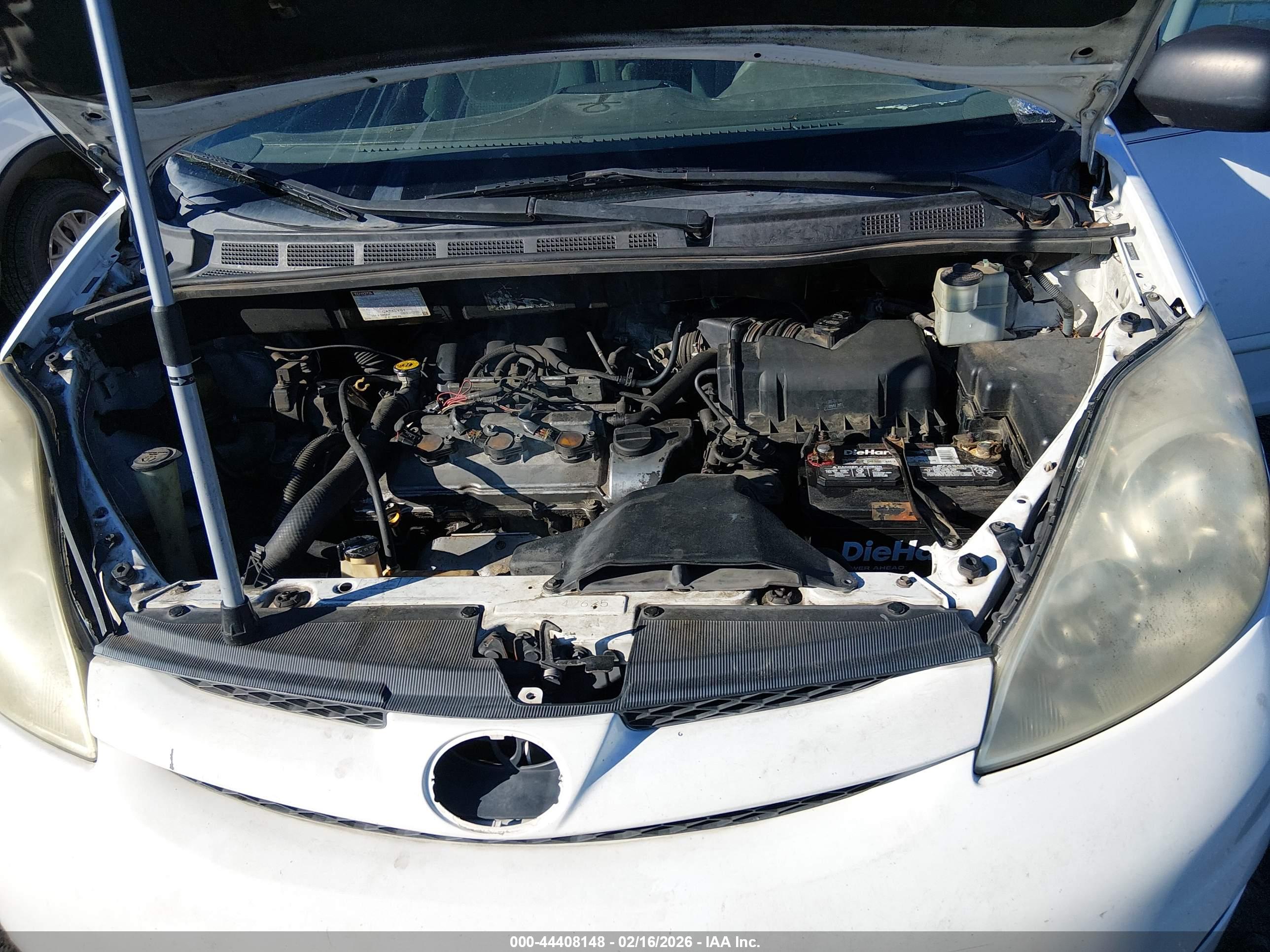 TOYOTA SIENNA image 10