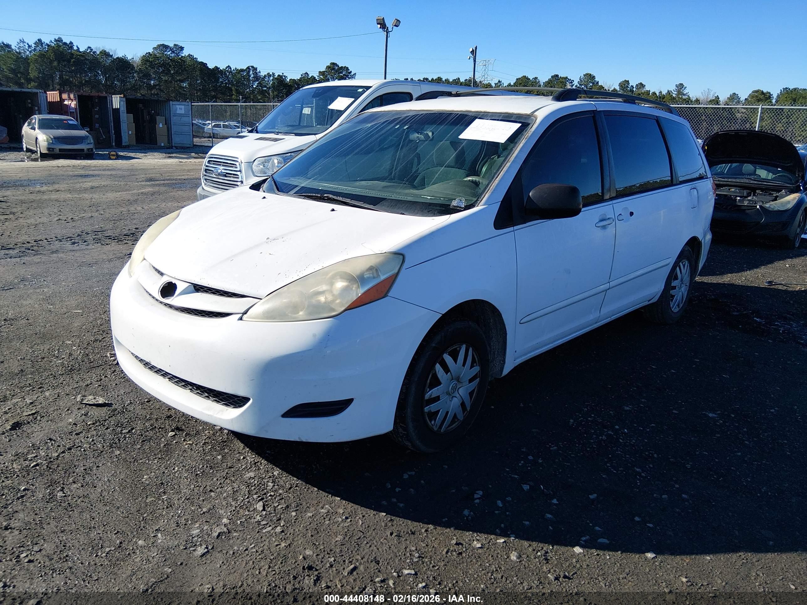 TOYOTA SIENNA image 2