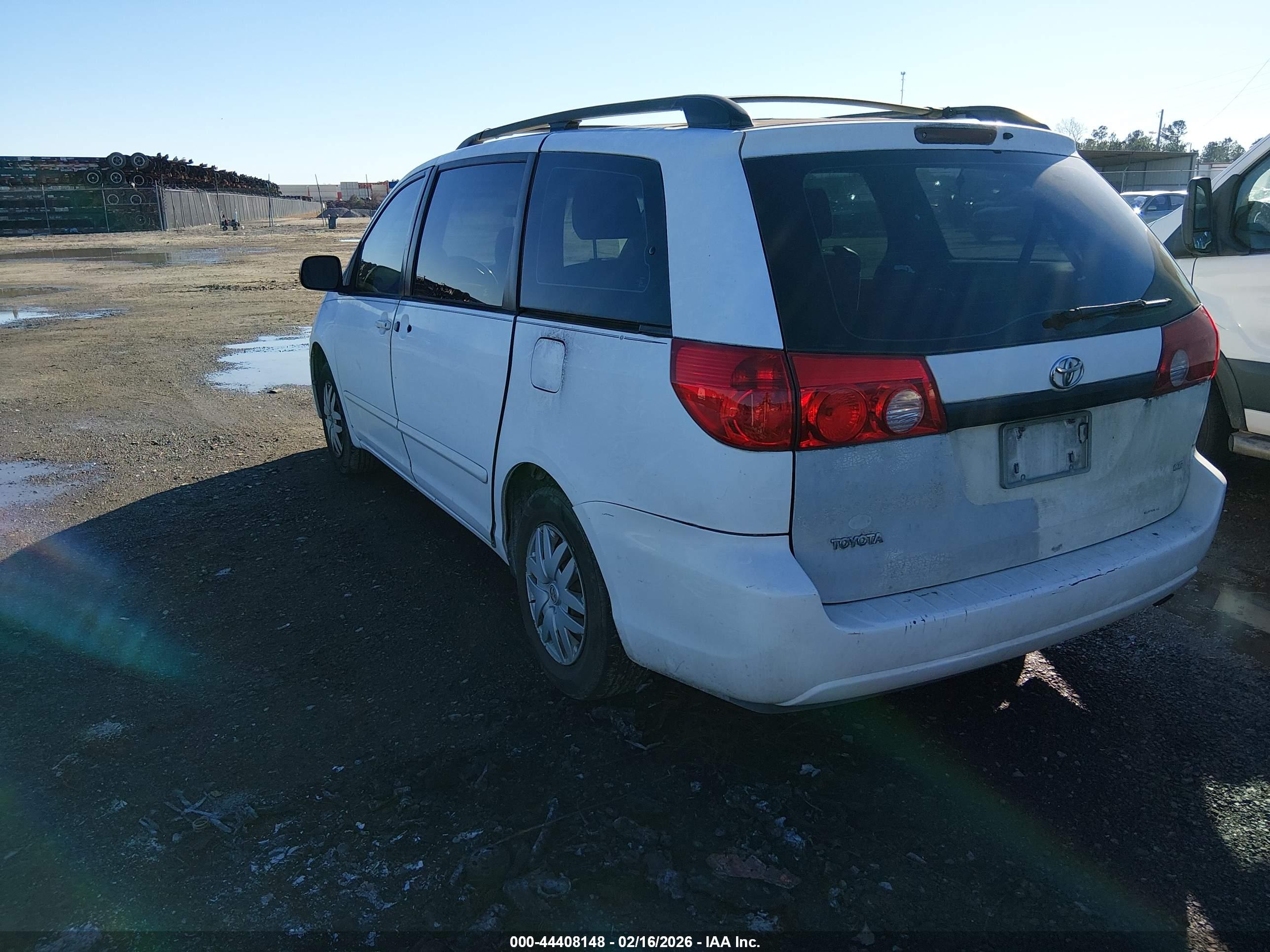 TOYOTA SIENNA image 3