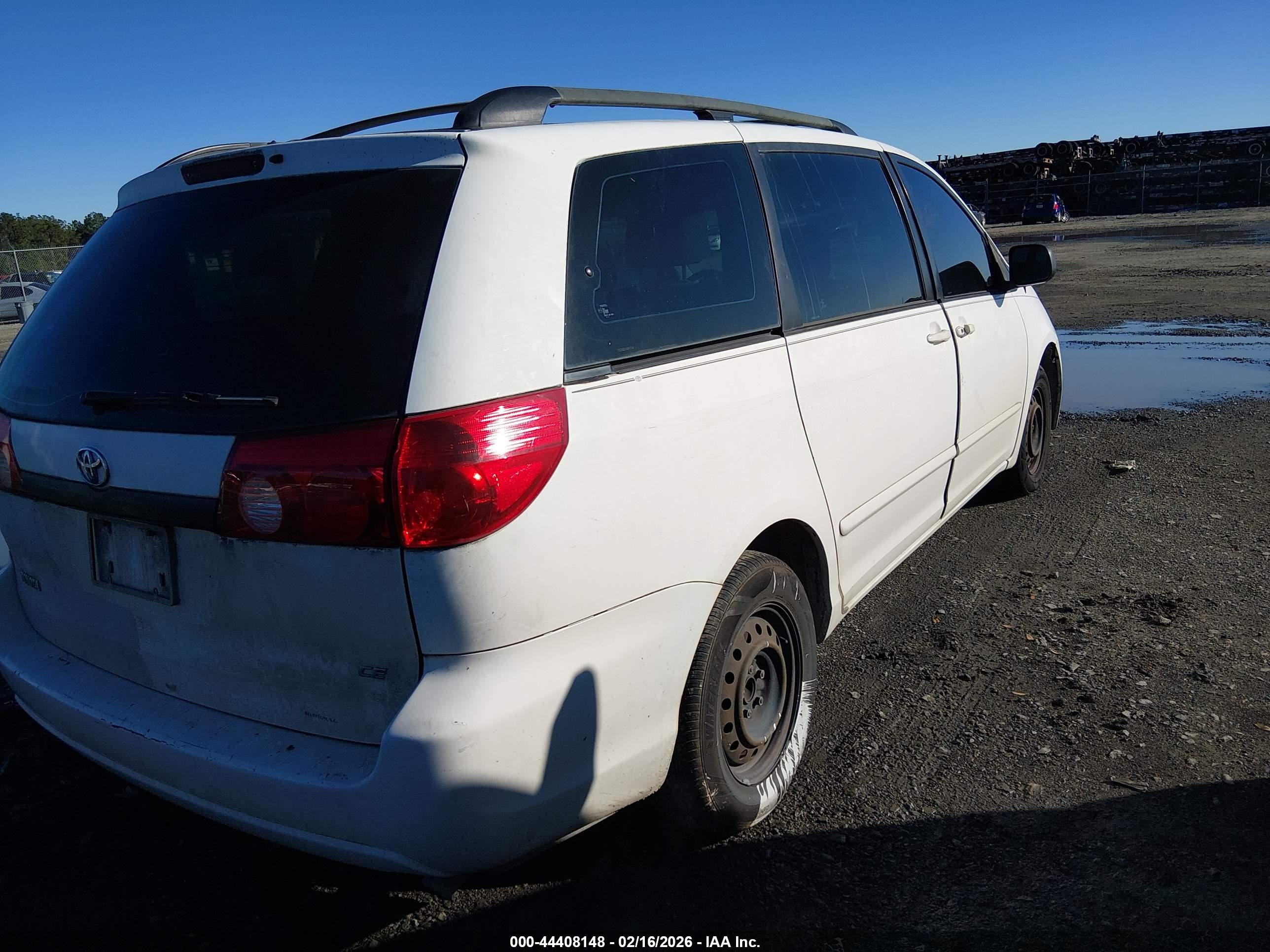 TOYOTA SIENNA image 4