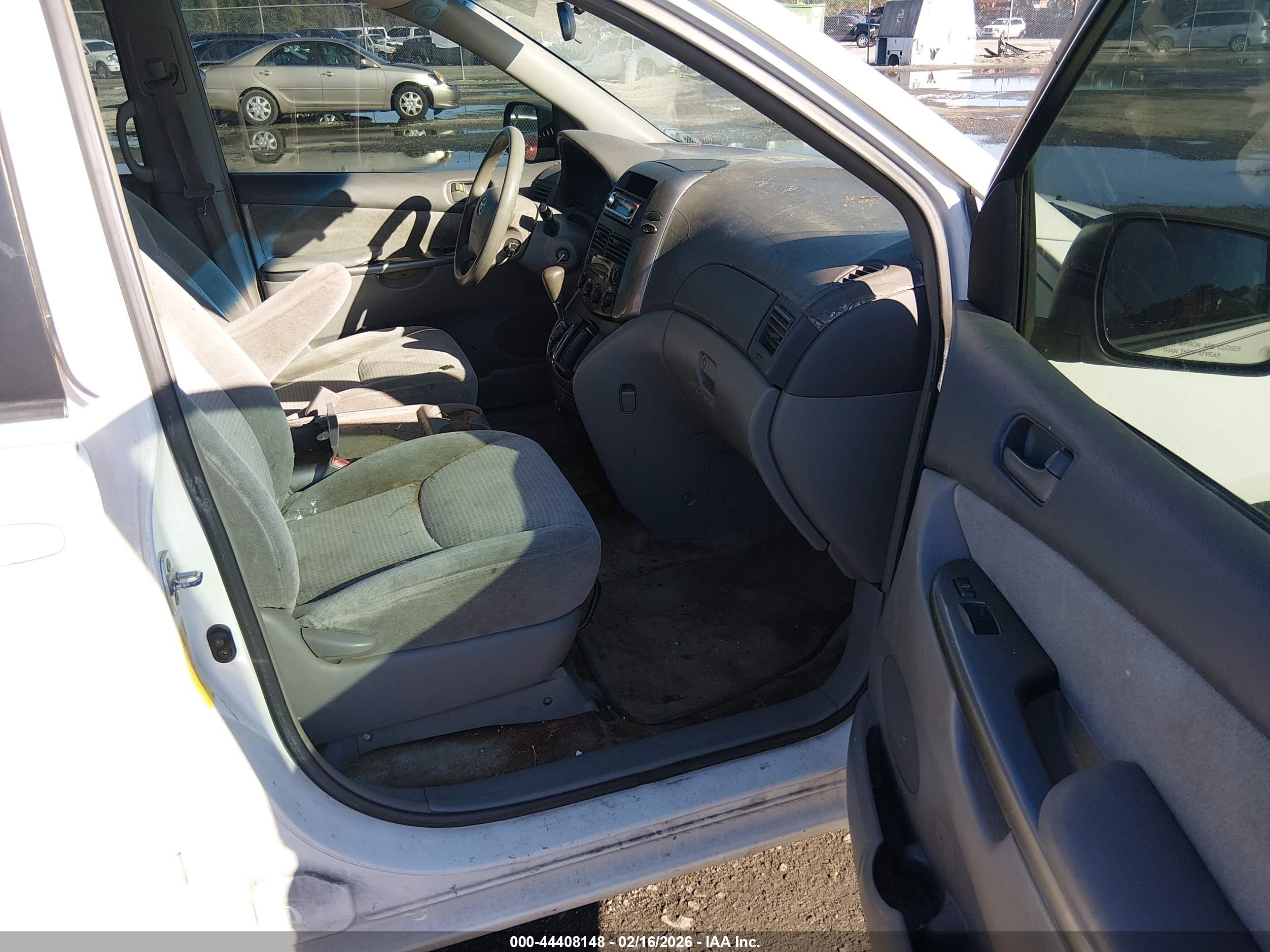 TOYOTA SIENNA image 5