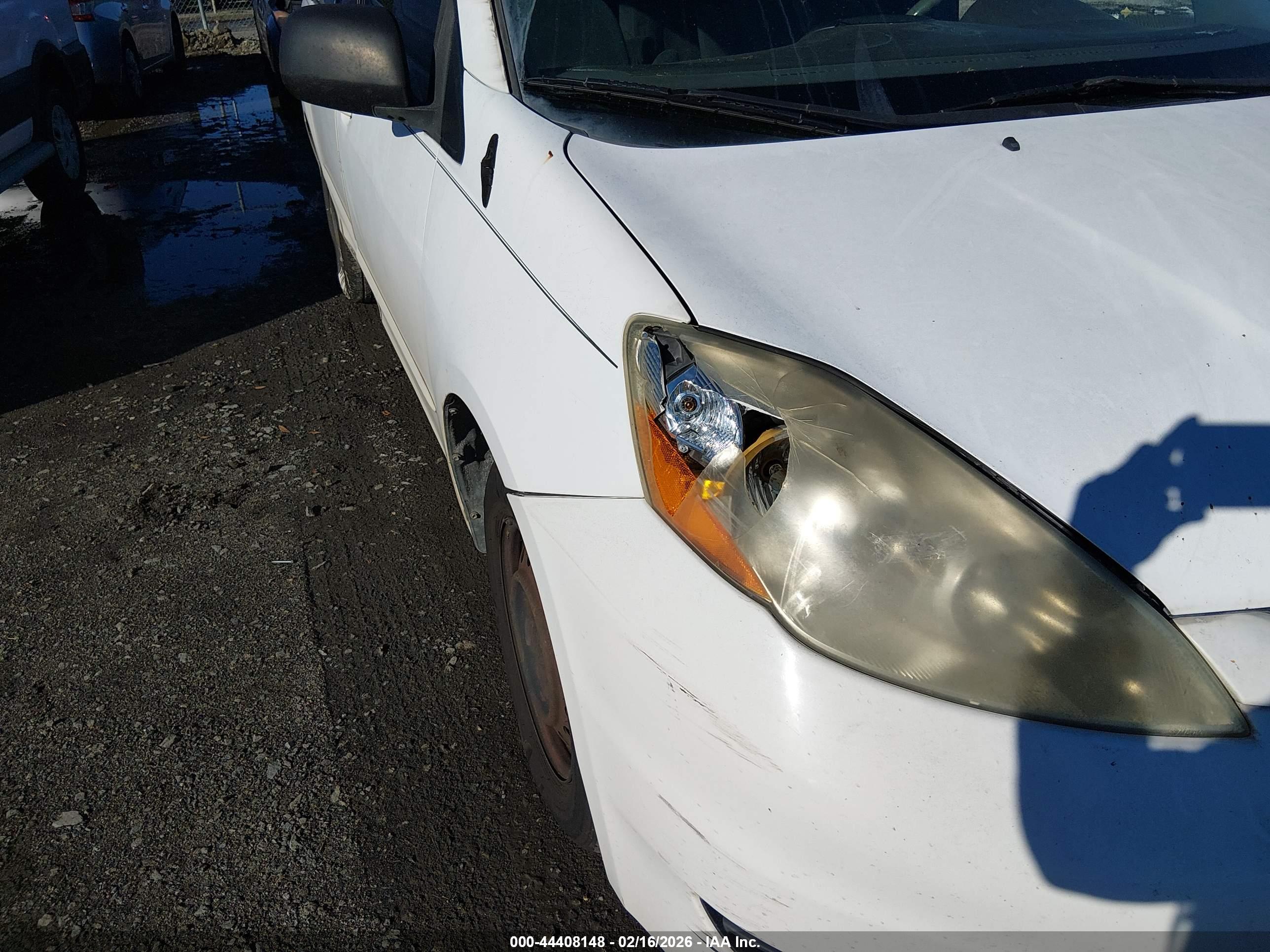 TOYOTA SIENNA image 6