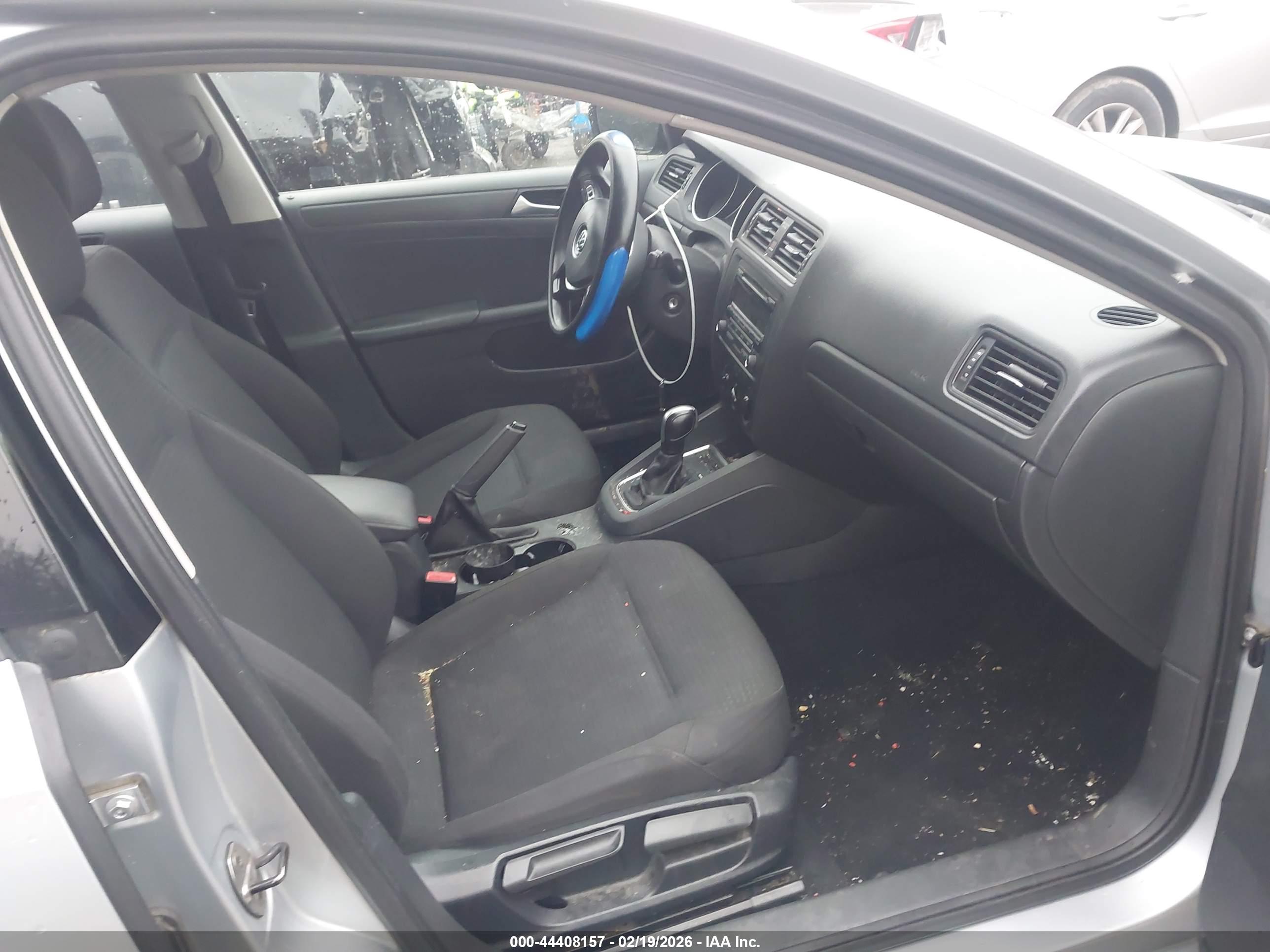VOLKSWAGEN JETTA image 5