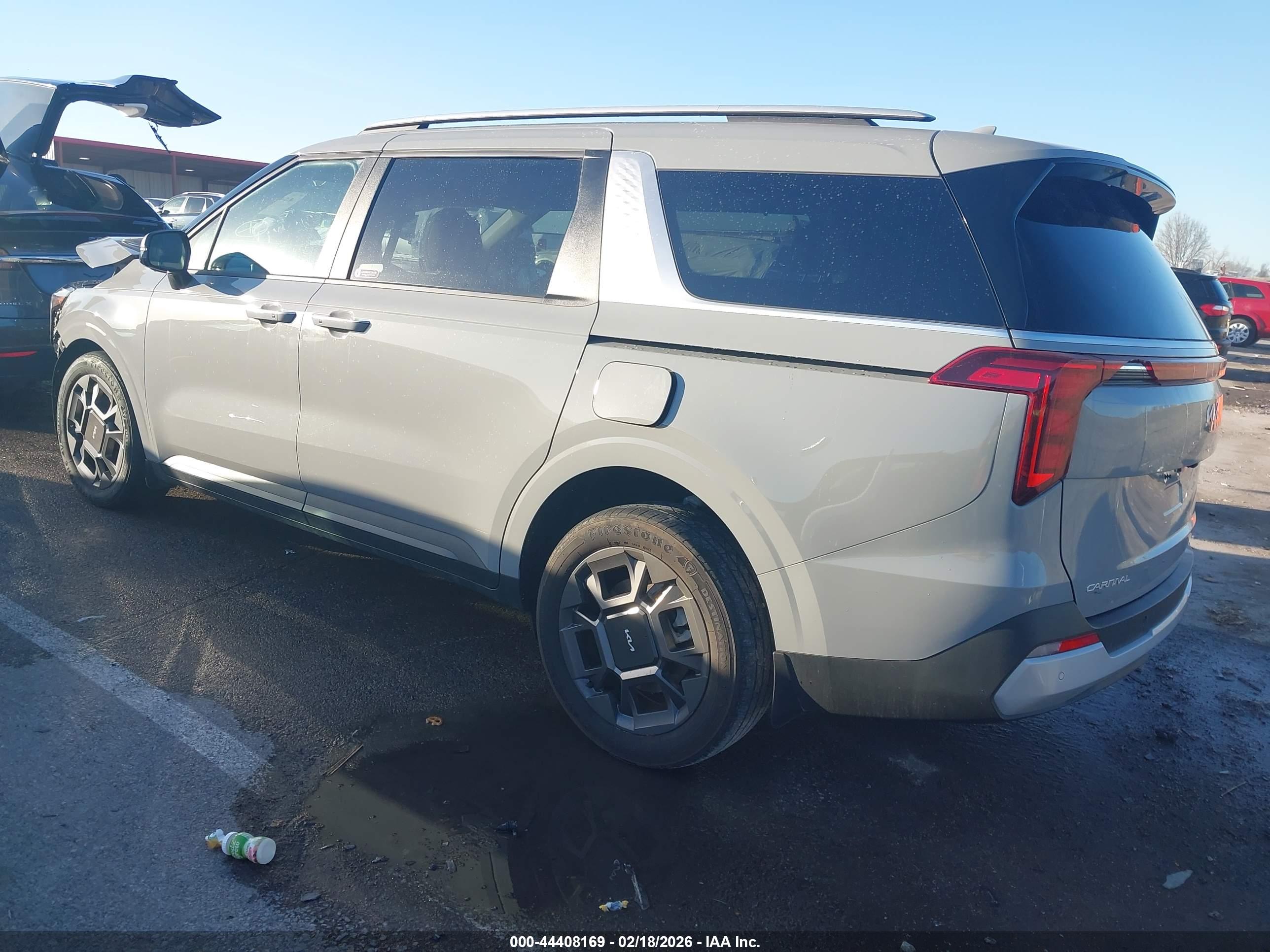 KIA CARNIVAL image 3