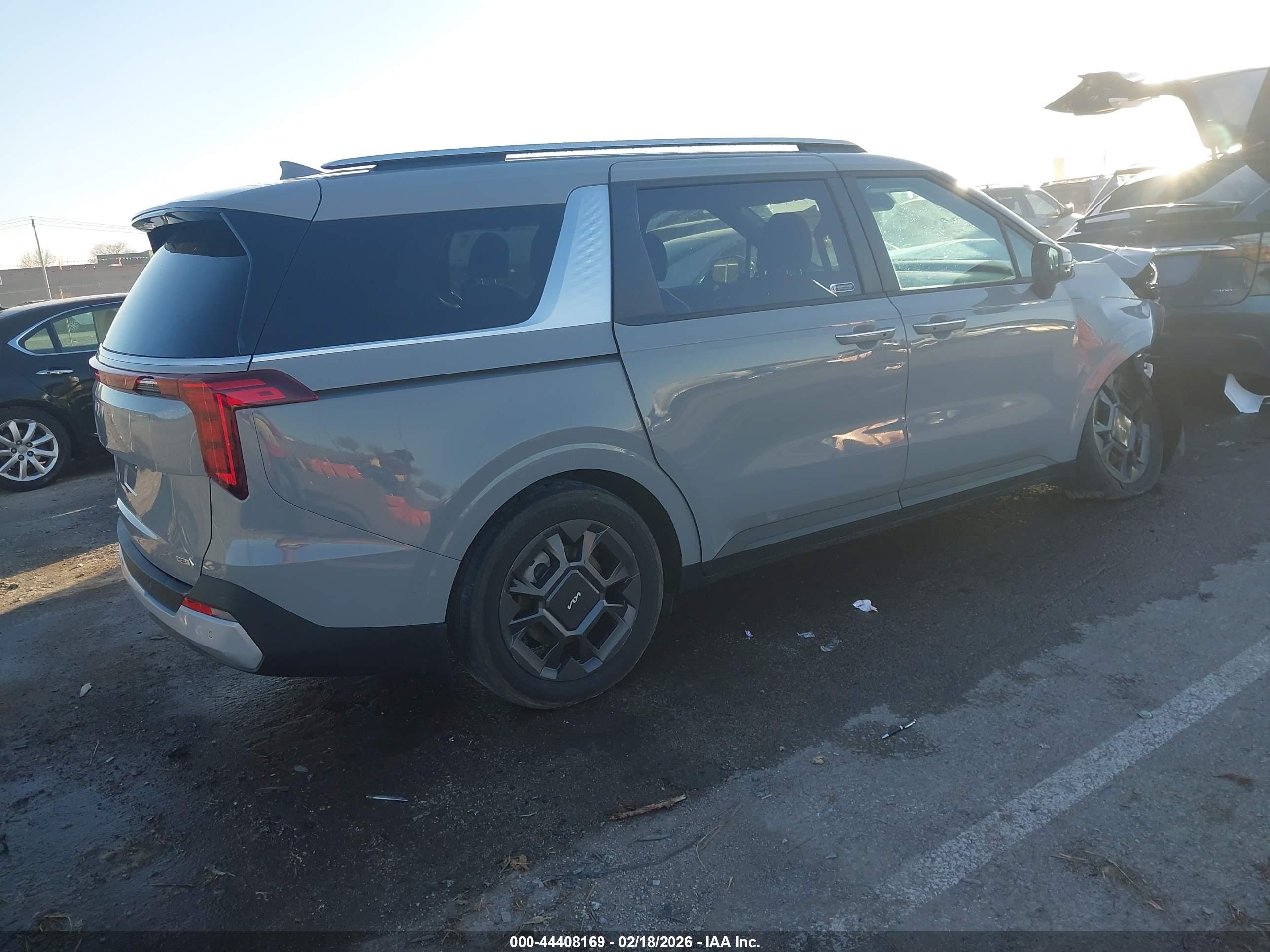 KIA CARNIVAL image 4