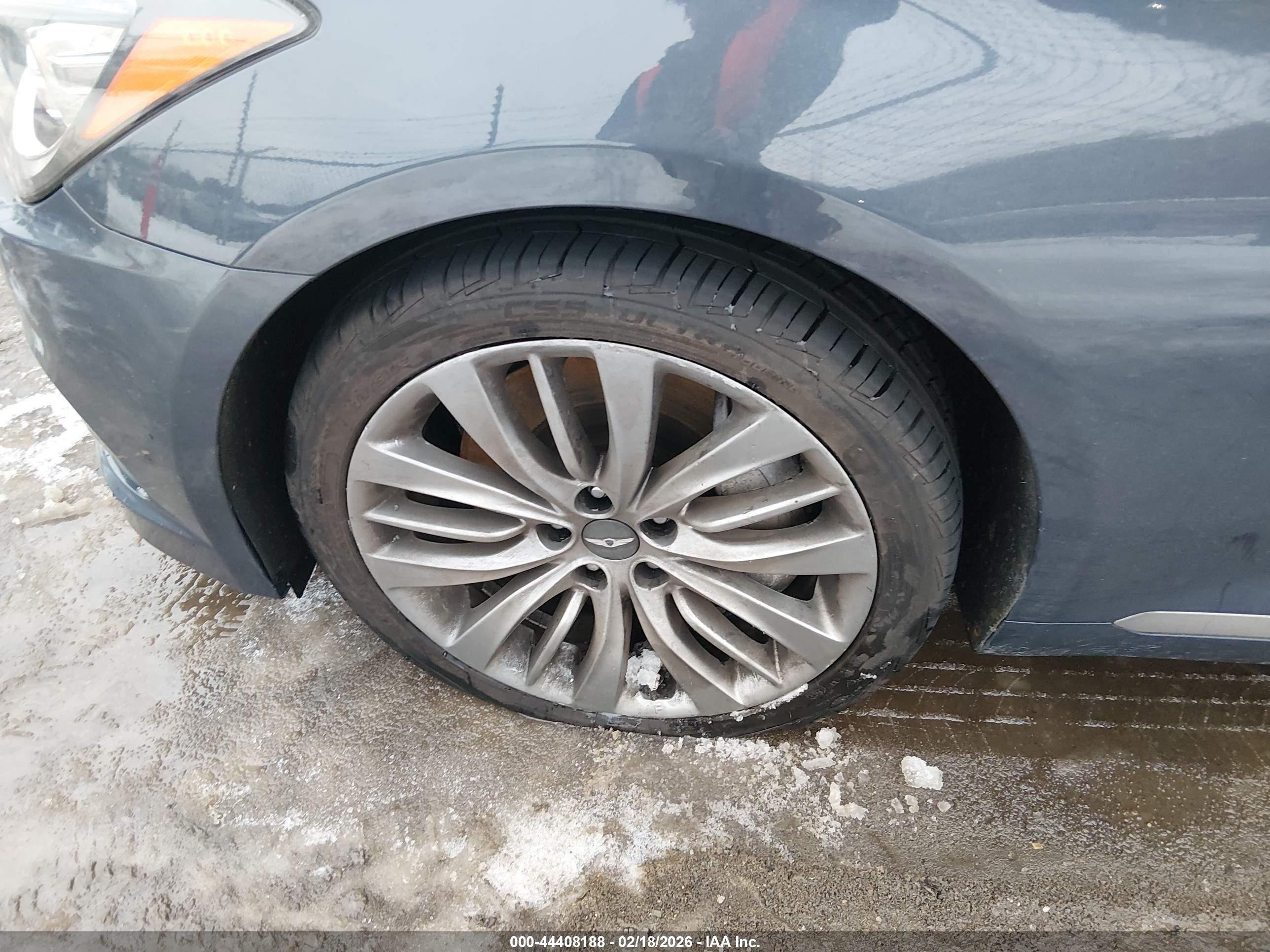 HYUNDAI GENESIS image 6