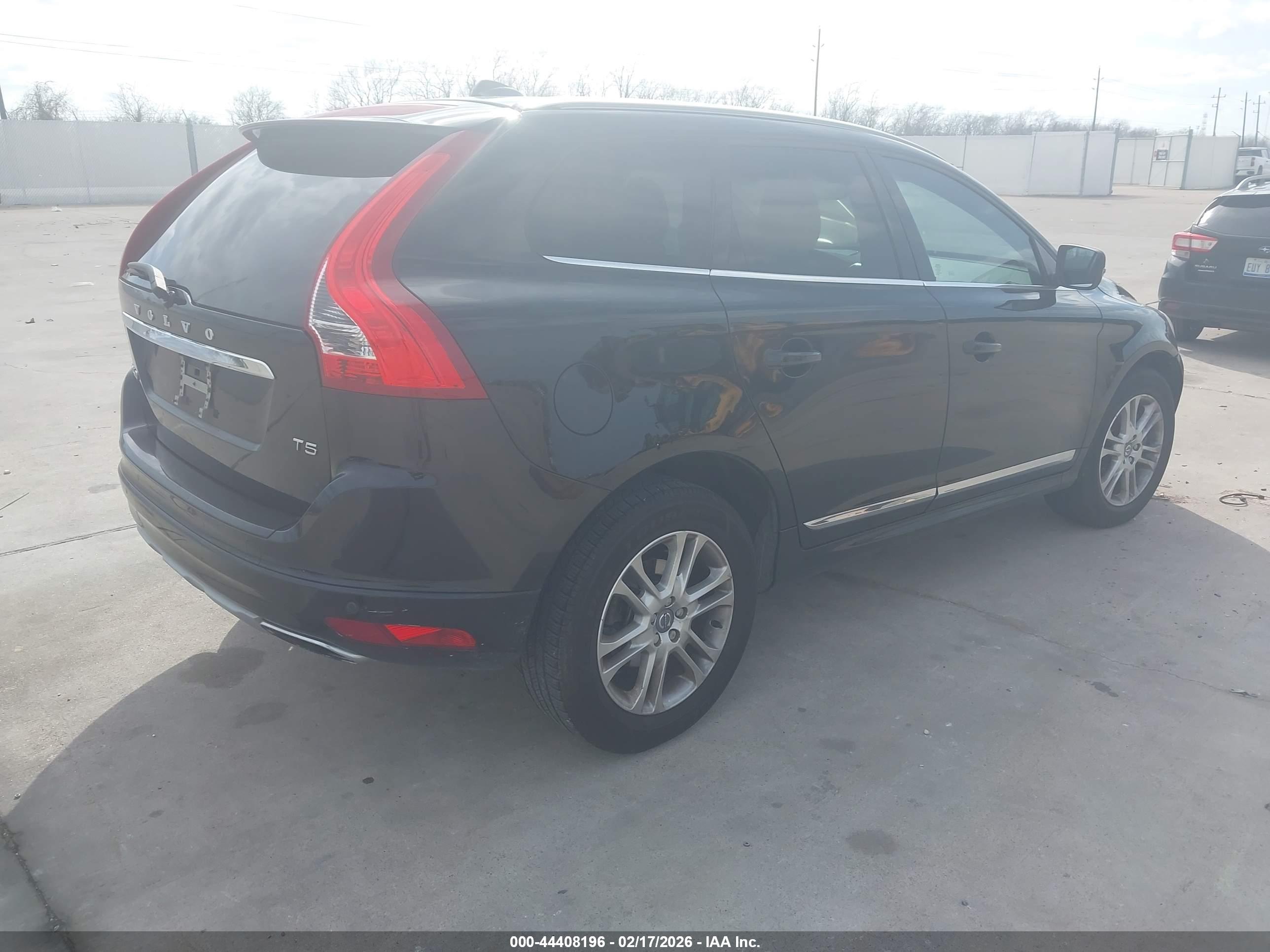 VOLVO XC60 image 4