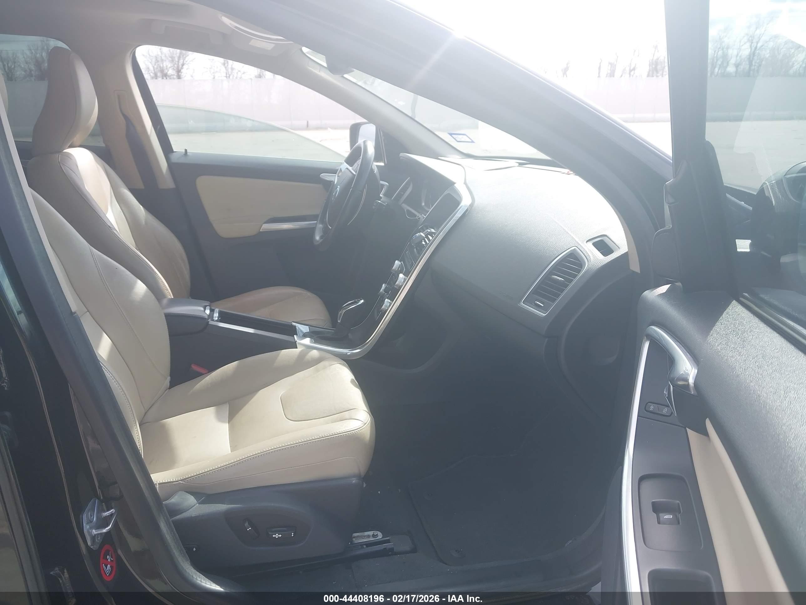 VOLVO XC60 image 5