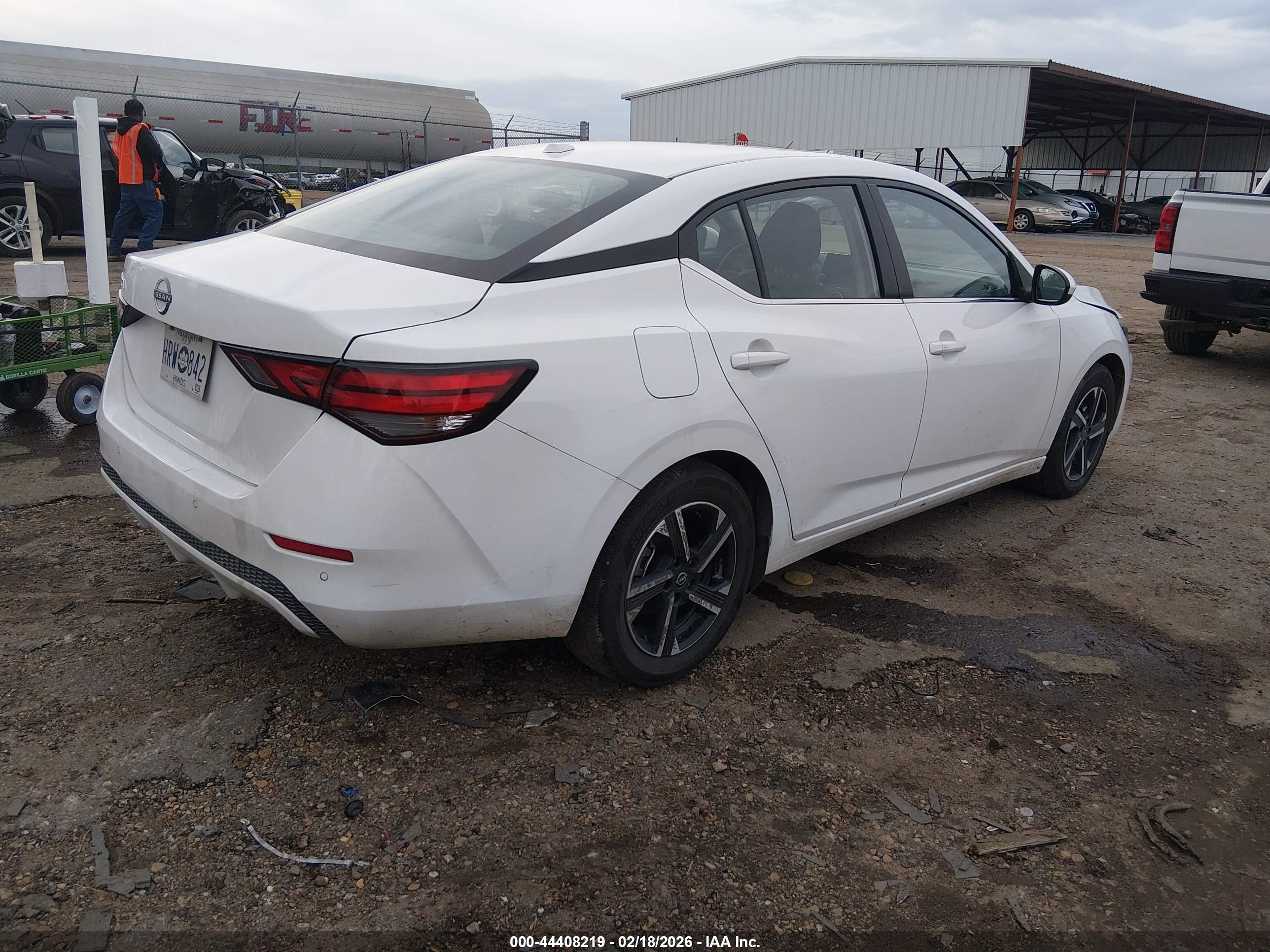 NISSAN SENTRA image 4