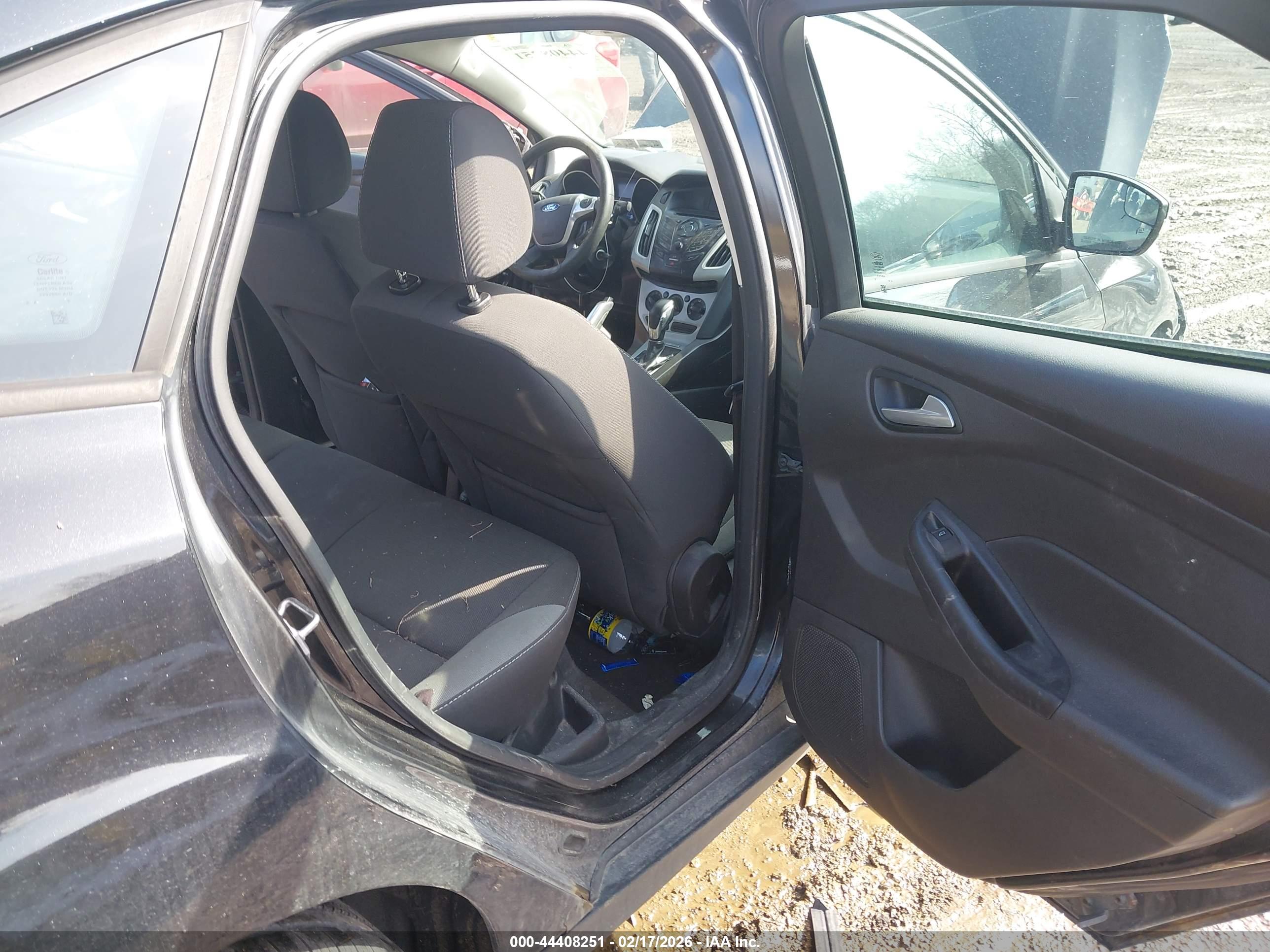 FORD FOCUS image 8