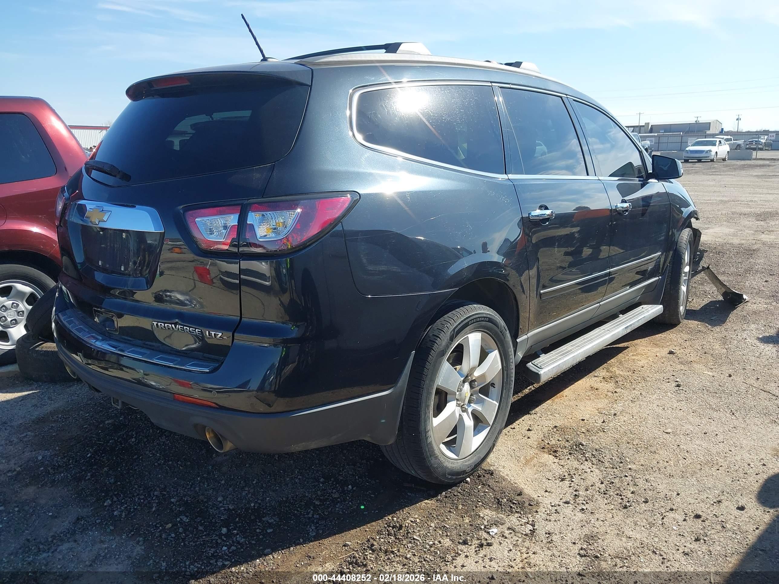 CHEVROLET TRAVERSE image 4