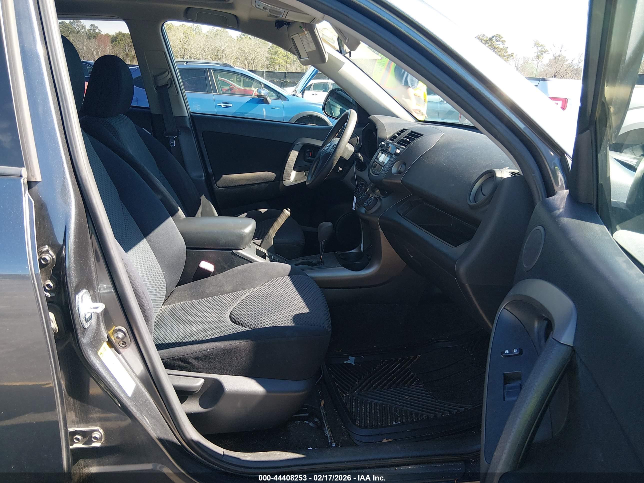 TOYOTA RAV4 image 5