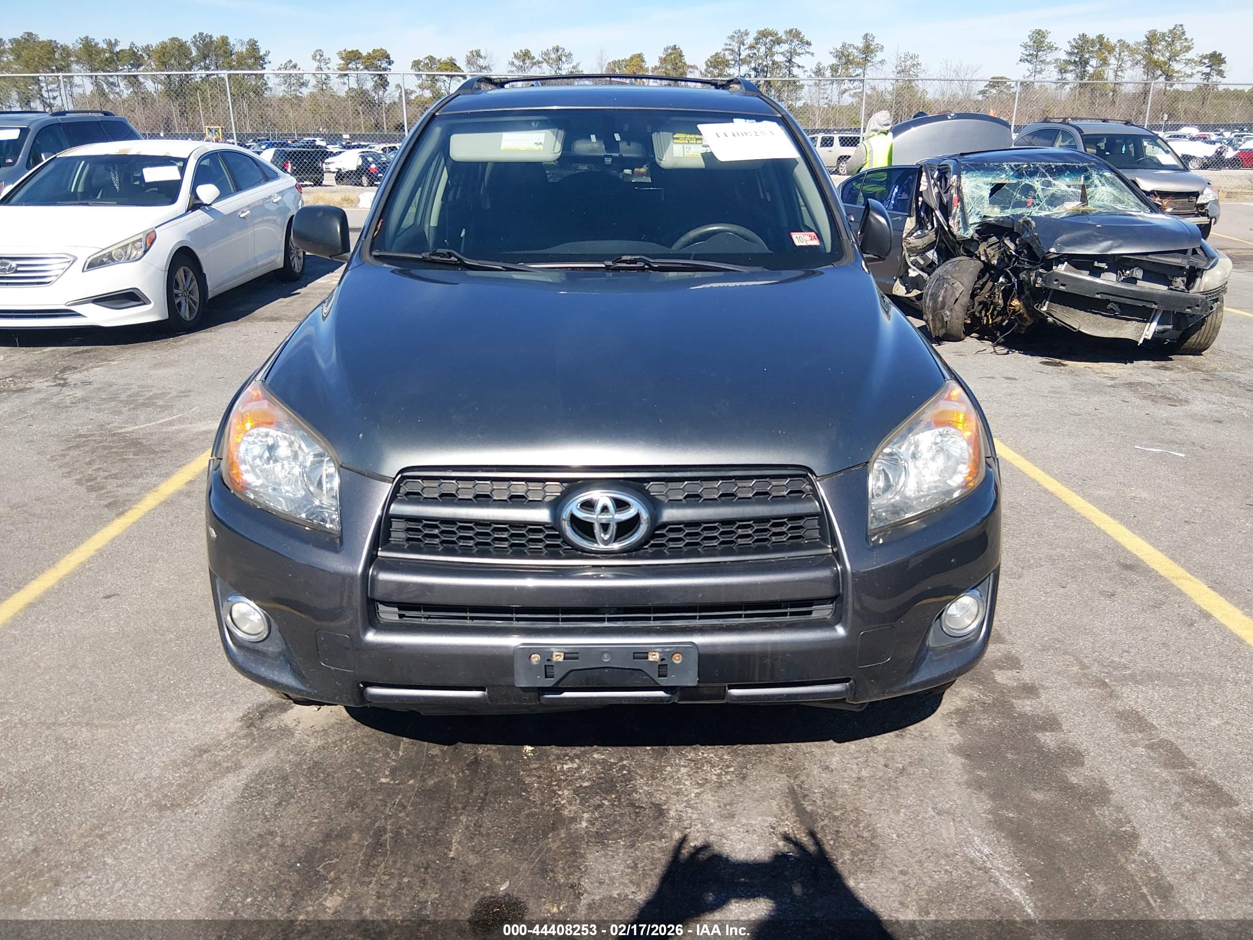 TOYOTA RAV4 image 6