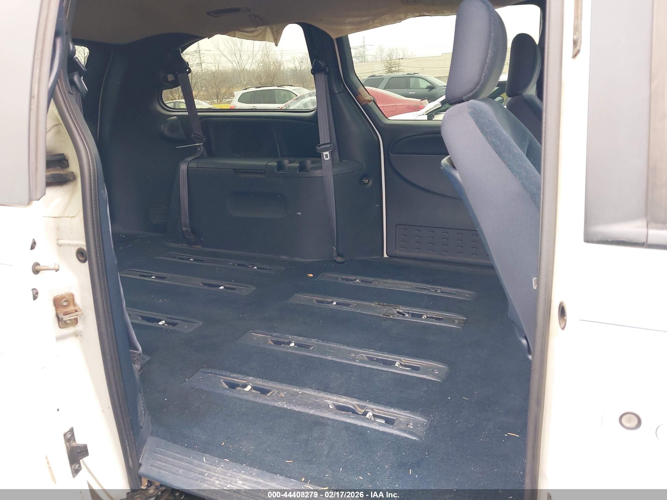 CHRYSLER TOWN image 8