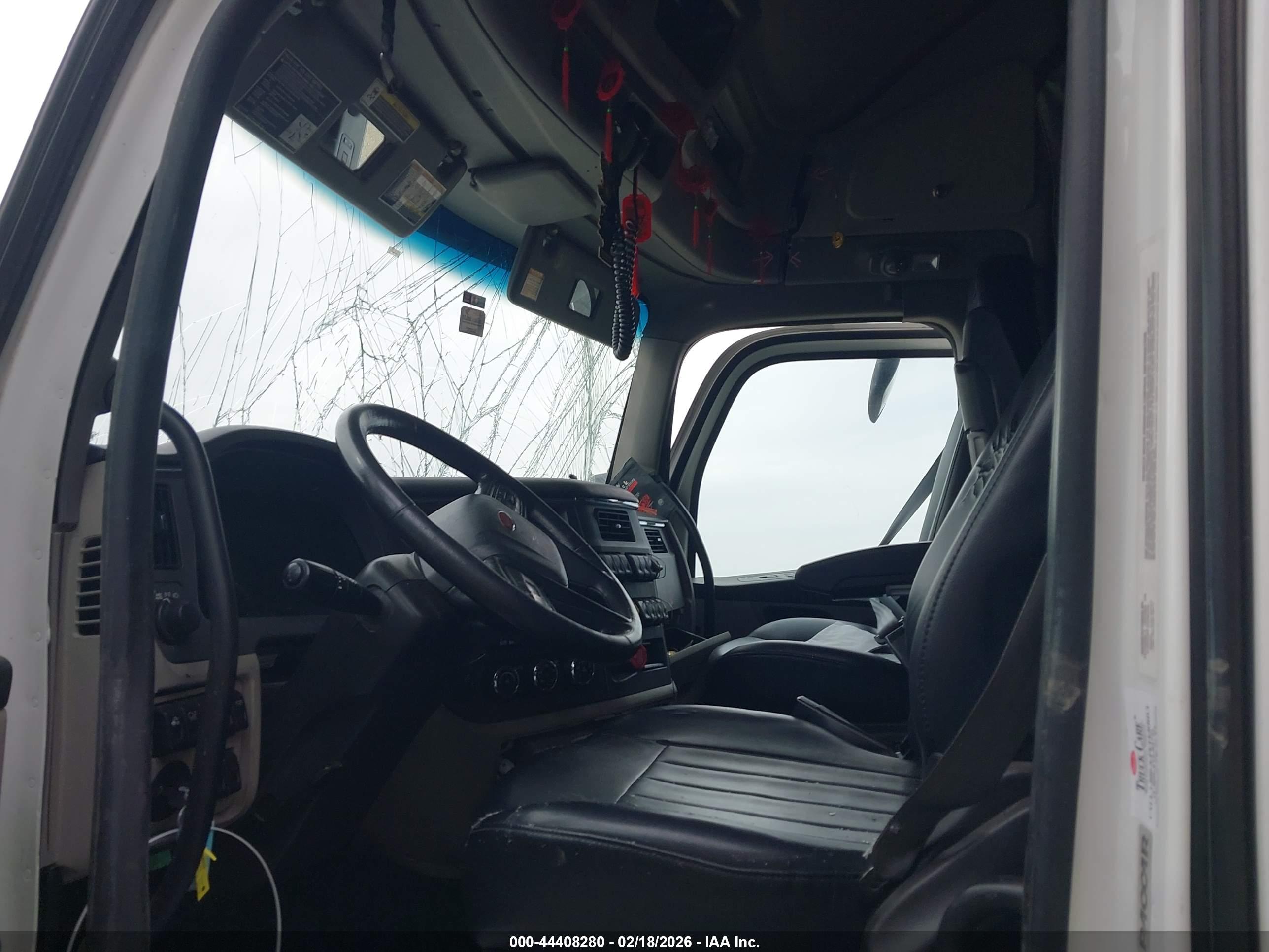 PETERBILT 579 image 7