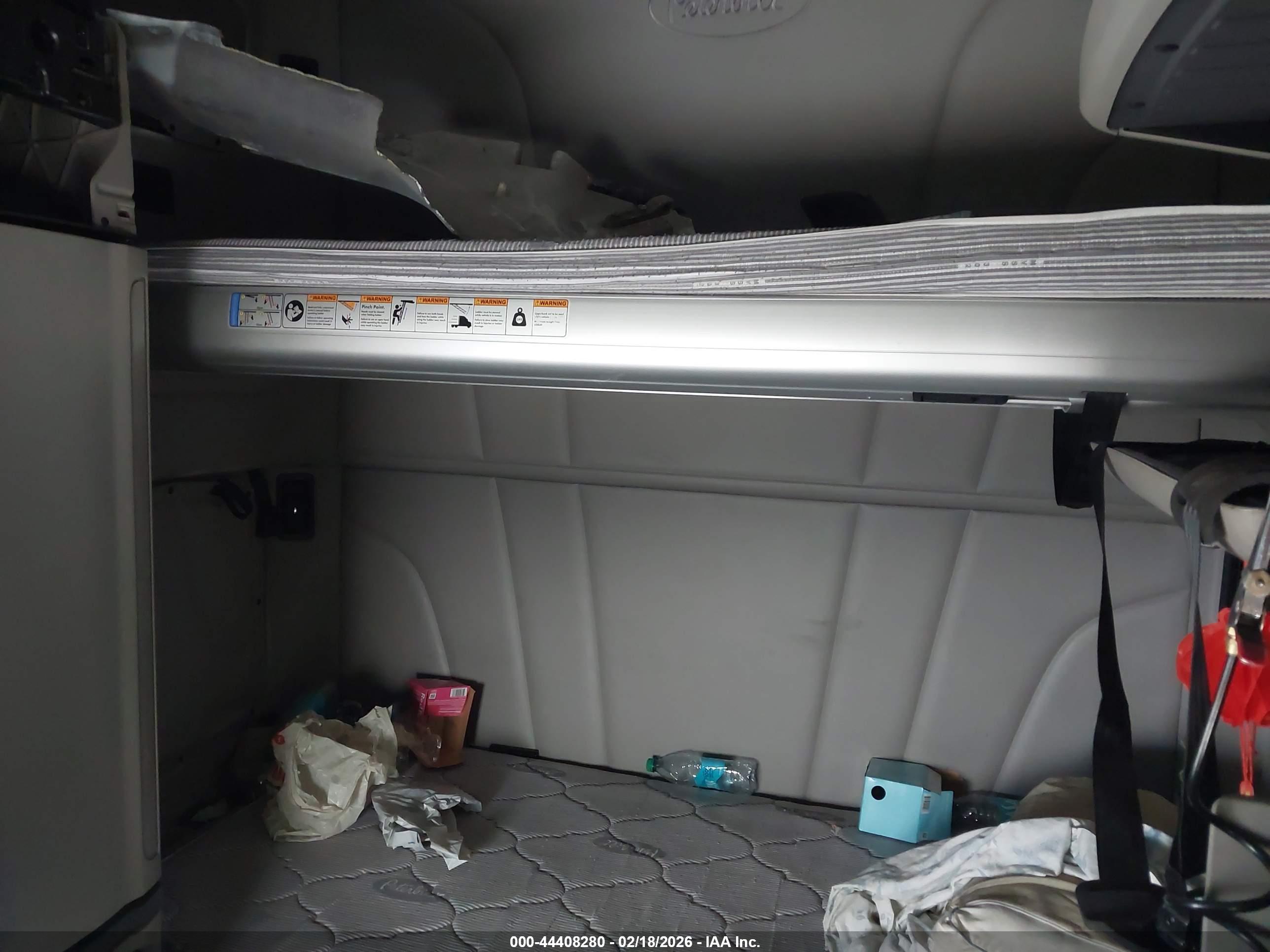 PETERBILT 579 image 8