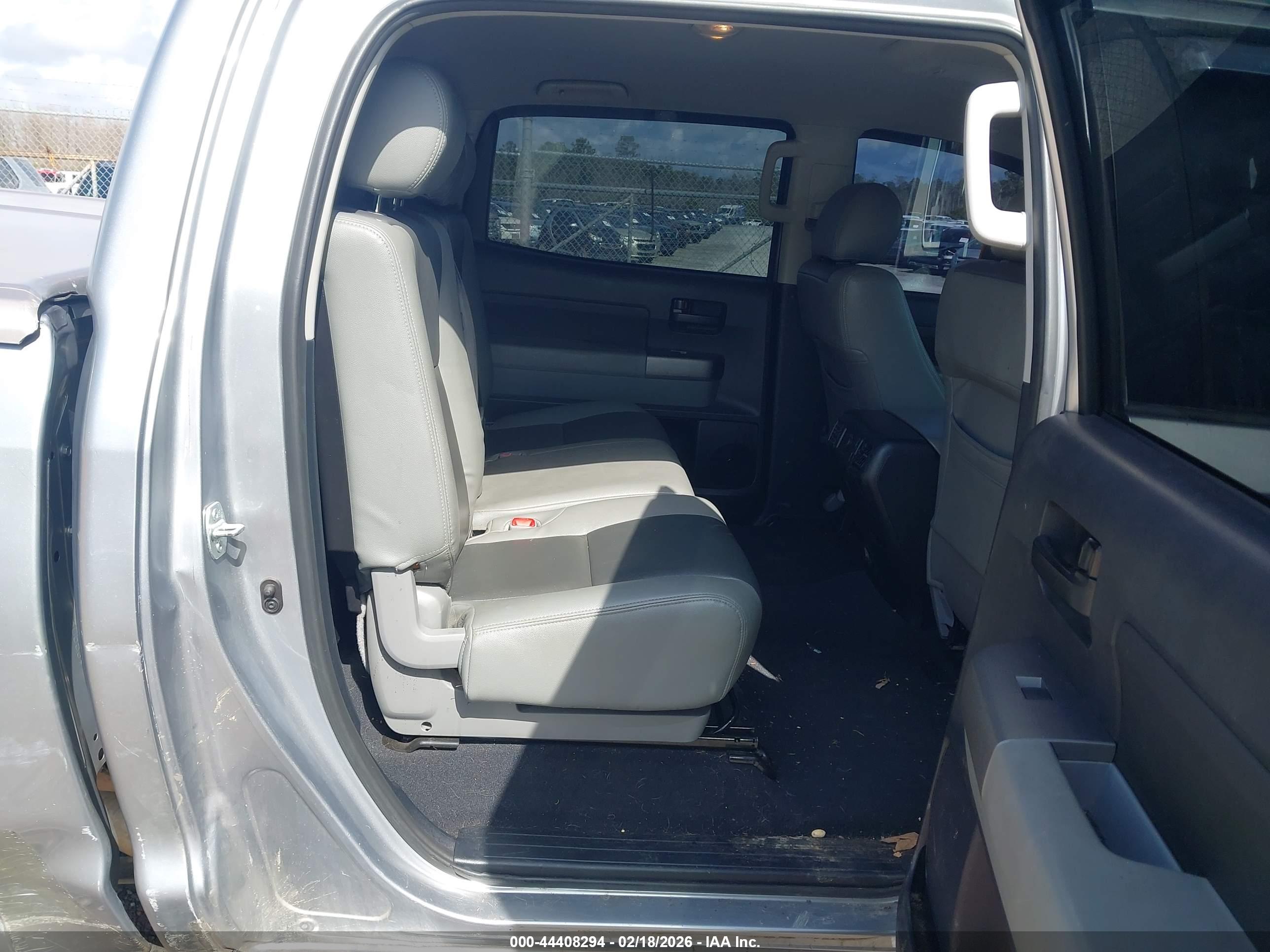 TOYOTA TUNDRA image 8
