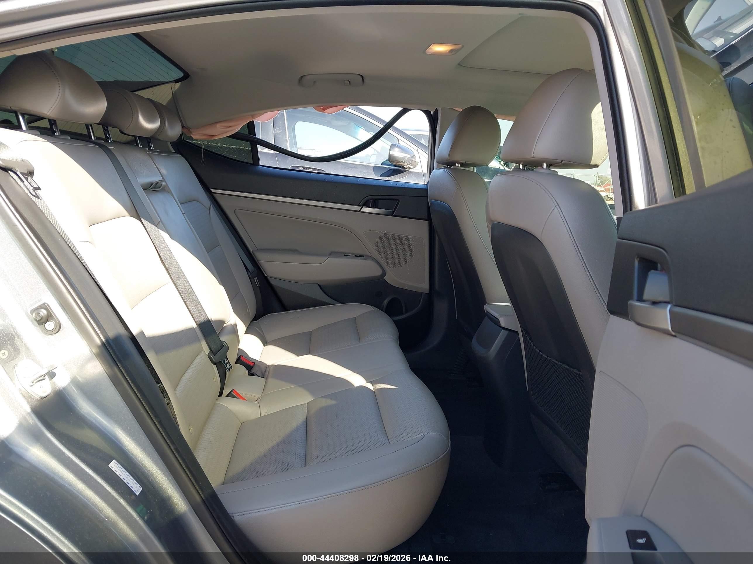 HYUNDAI ELANTRA image 8