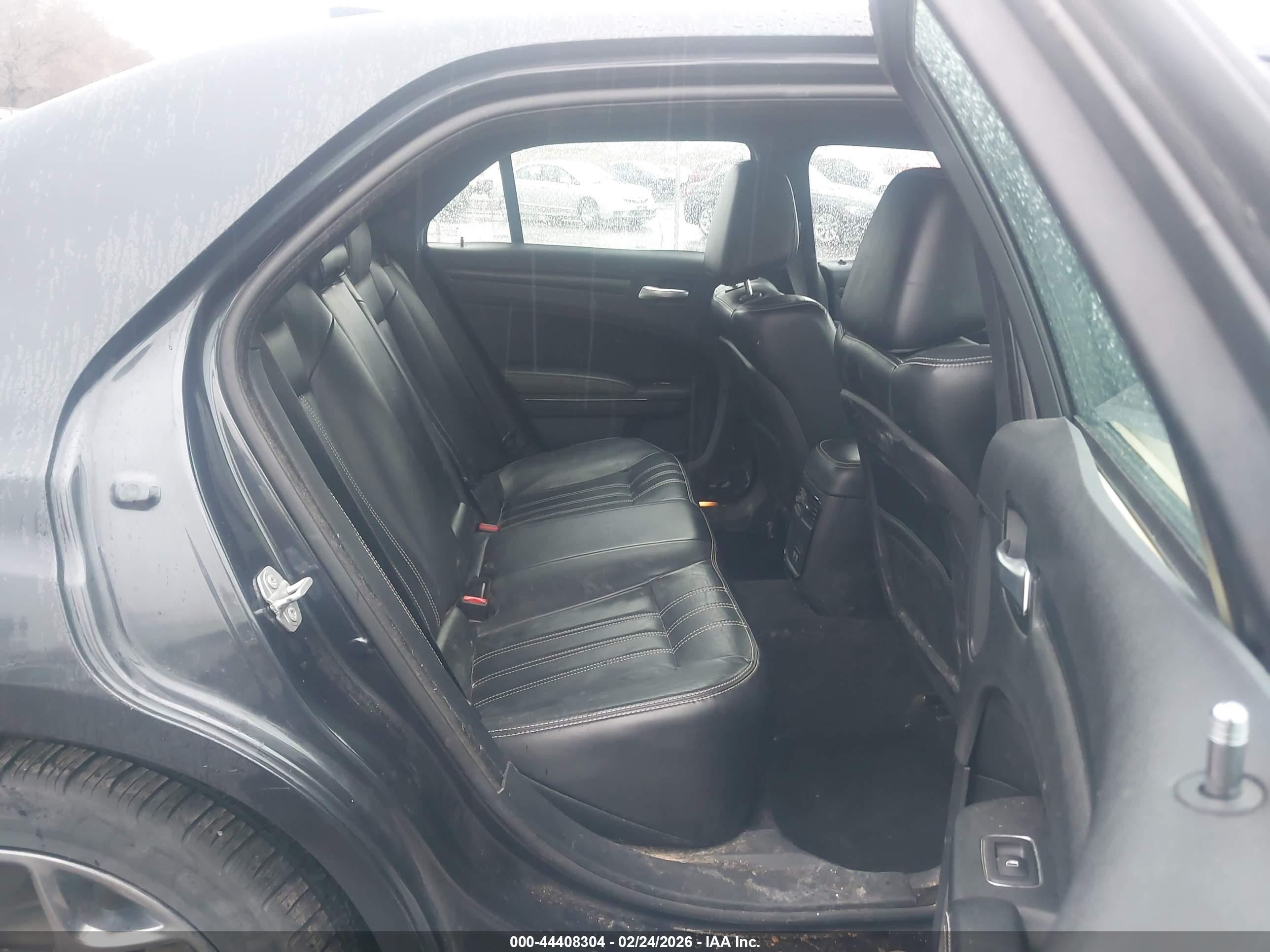 CHRYSLER 300 image 8