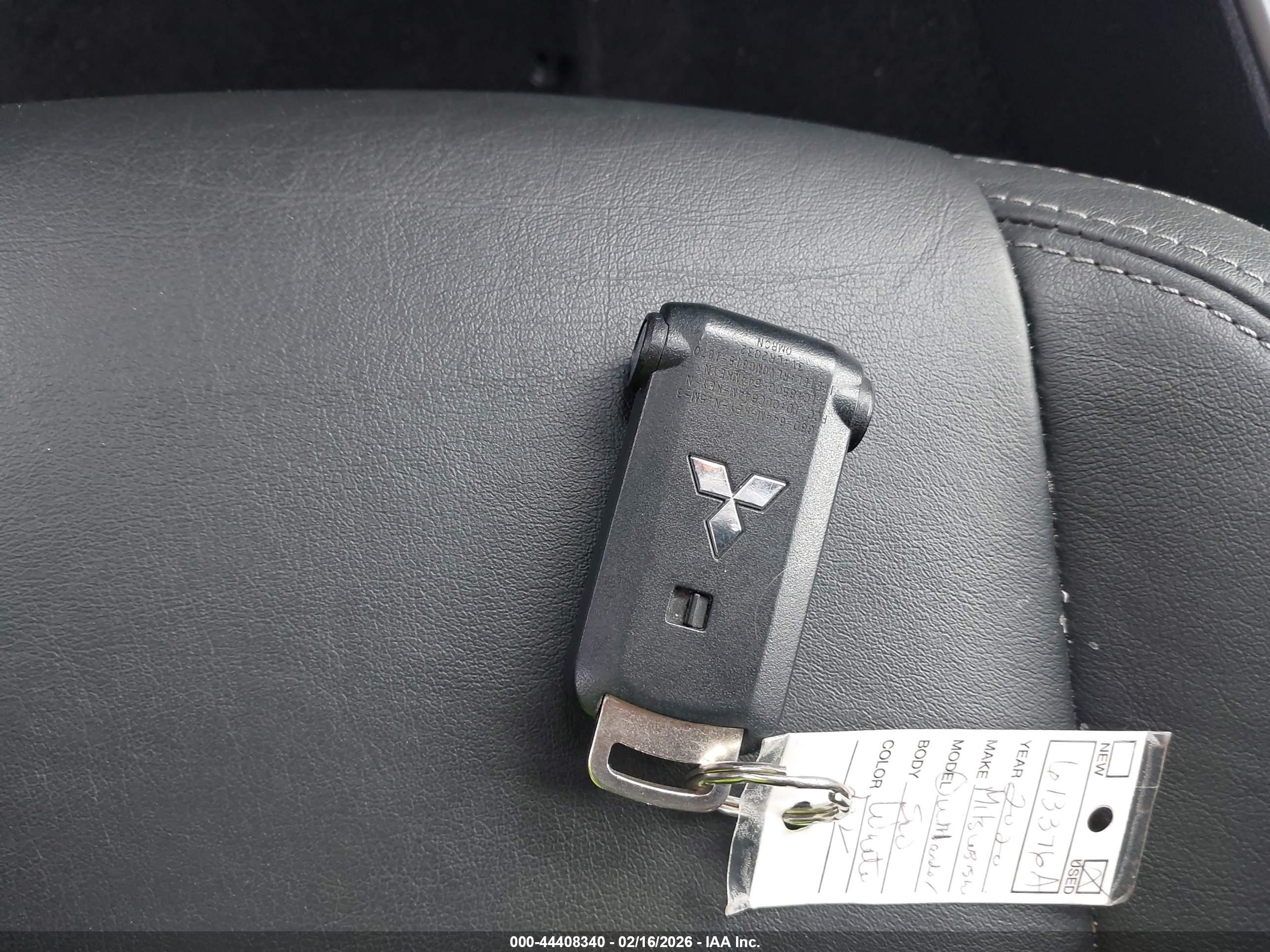 MITSUBISHI OUTLANDER image 11
