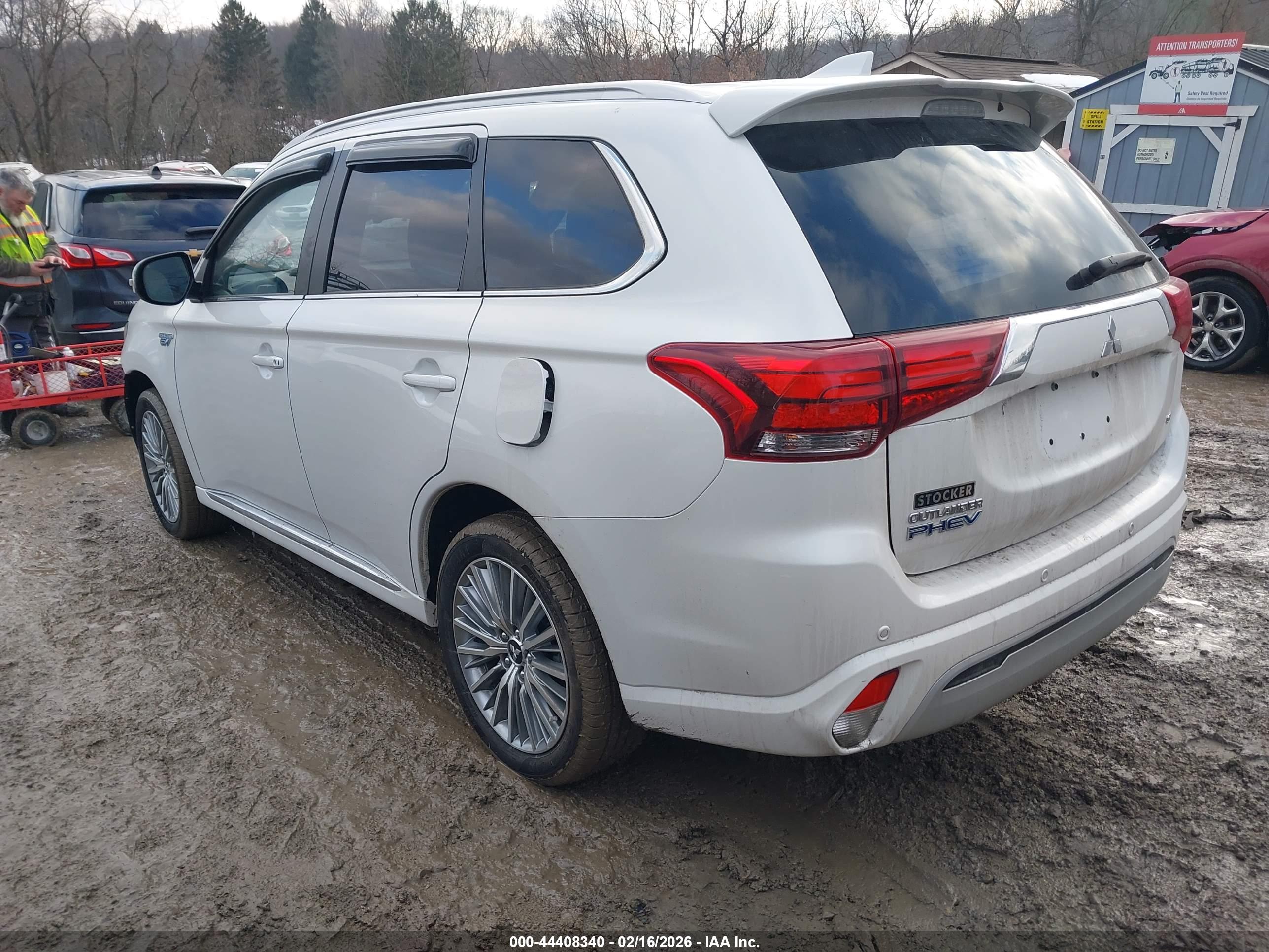 MITSUBISHI OUTLANDER image 3