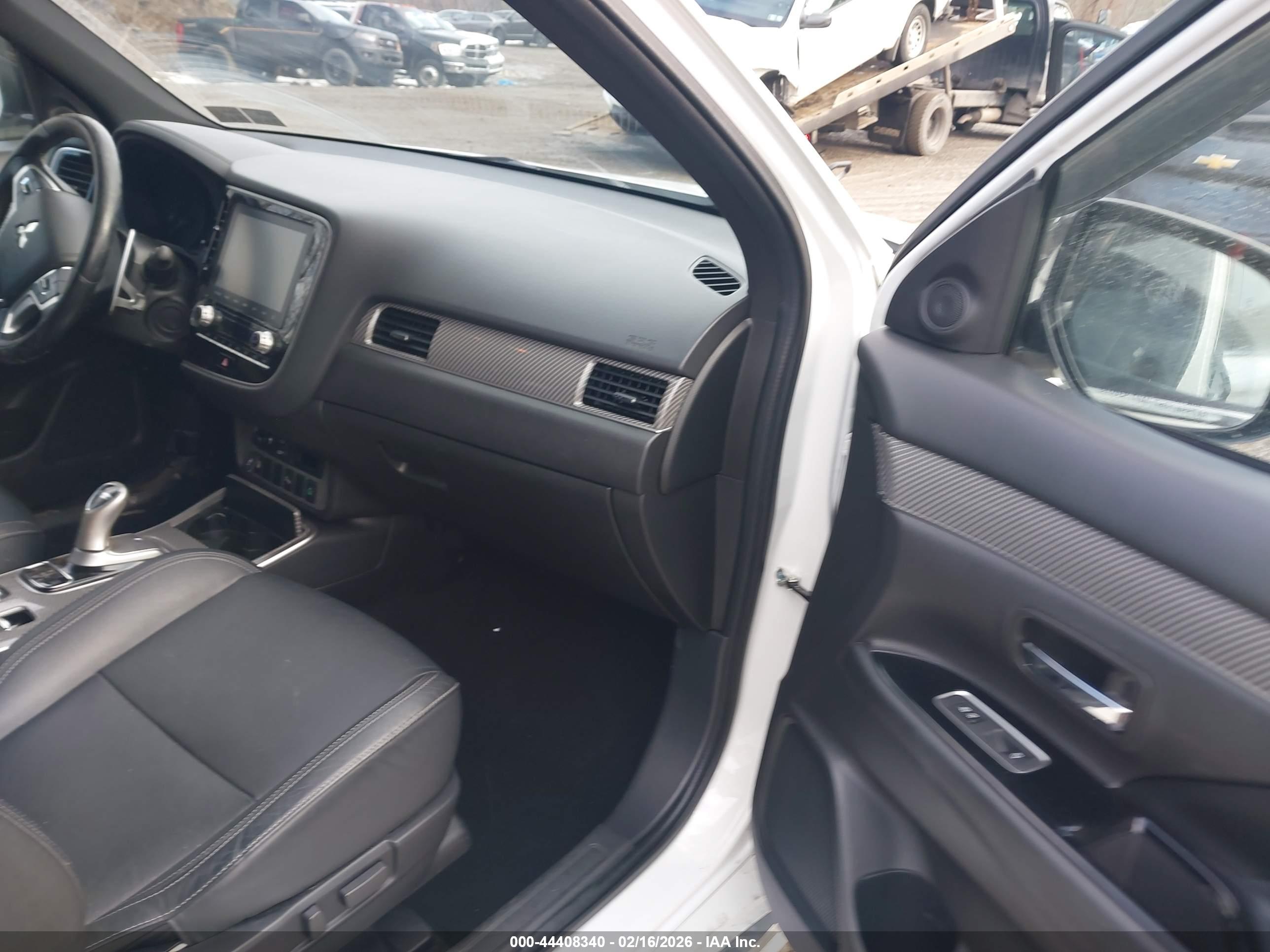 MITSUBISHI OUTLANDER image 5