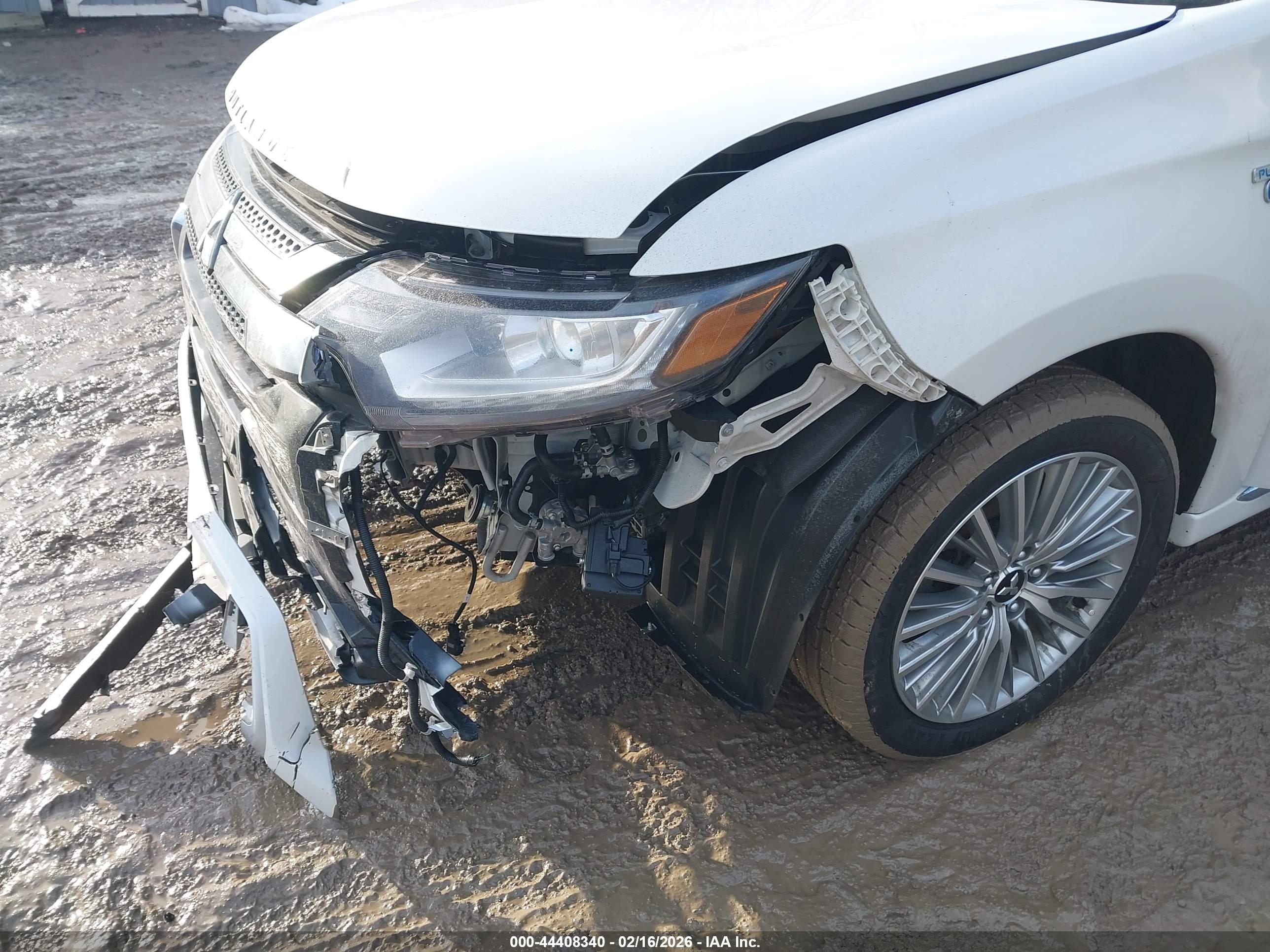 MITSUBISHI OUTLANDER image 6