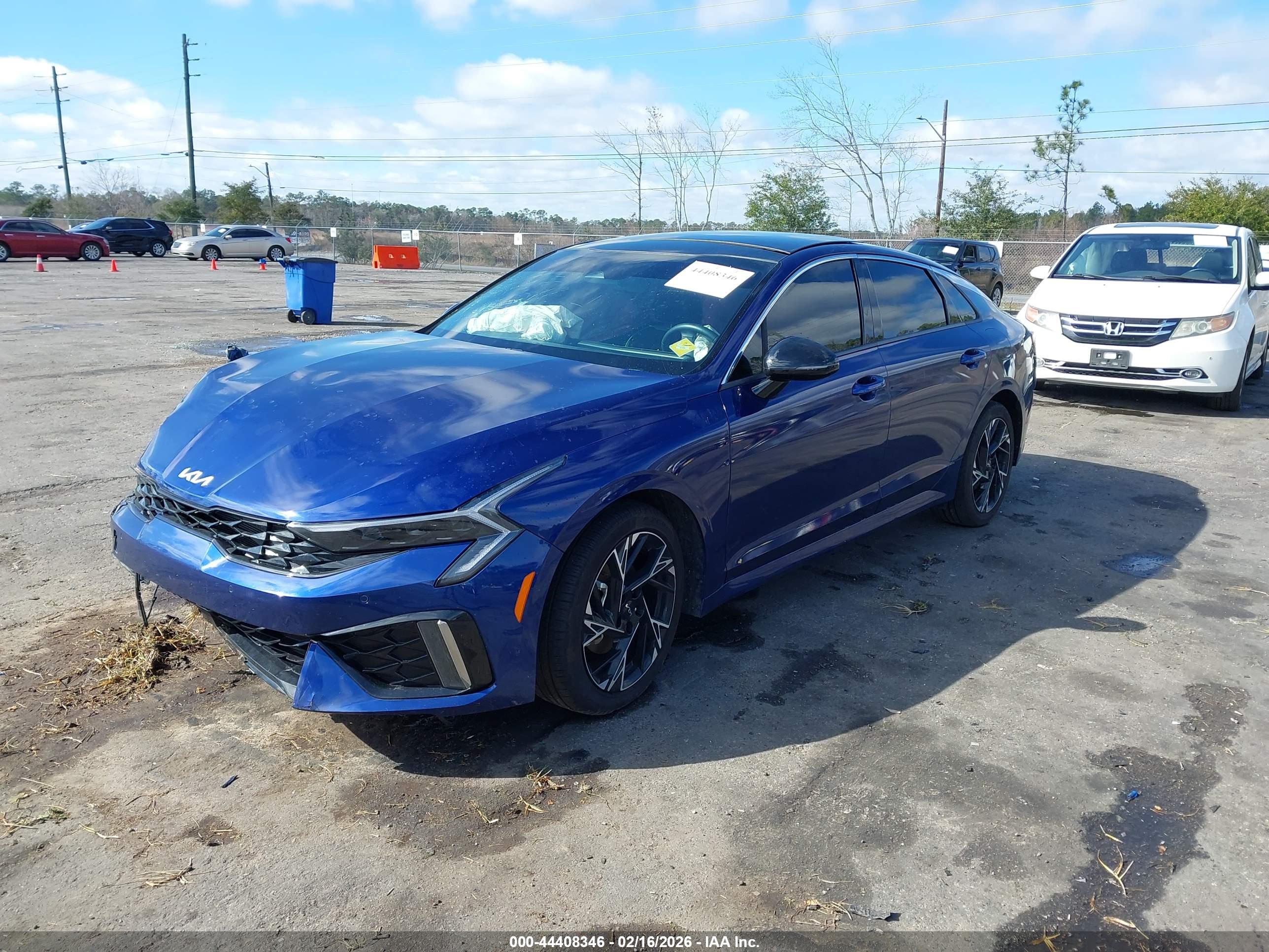 KIA K5 image 2