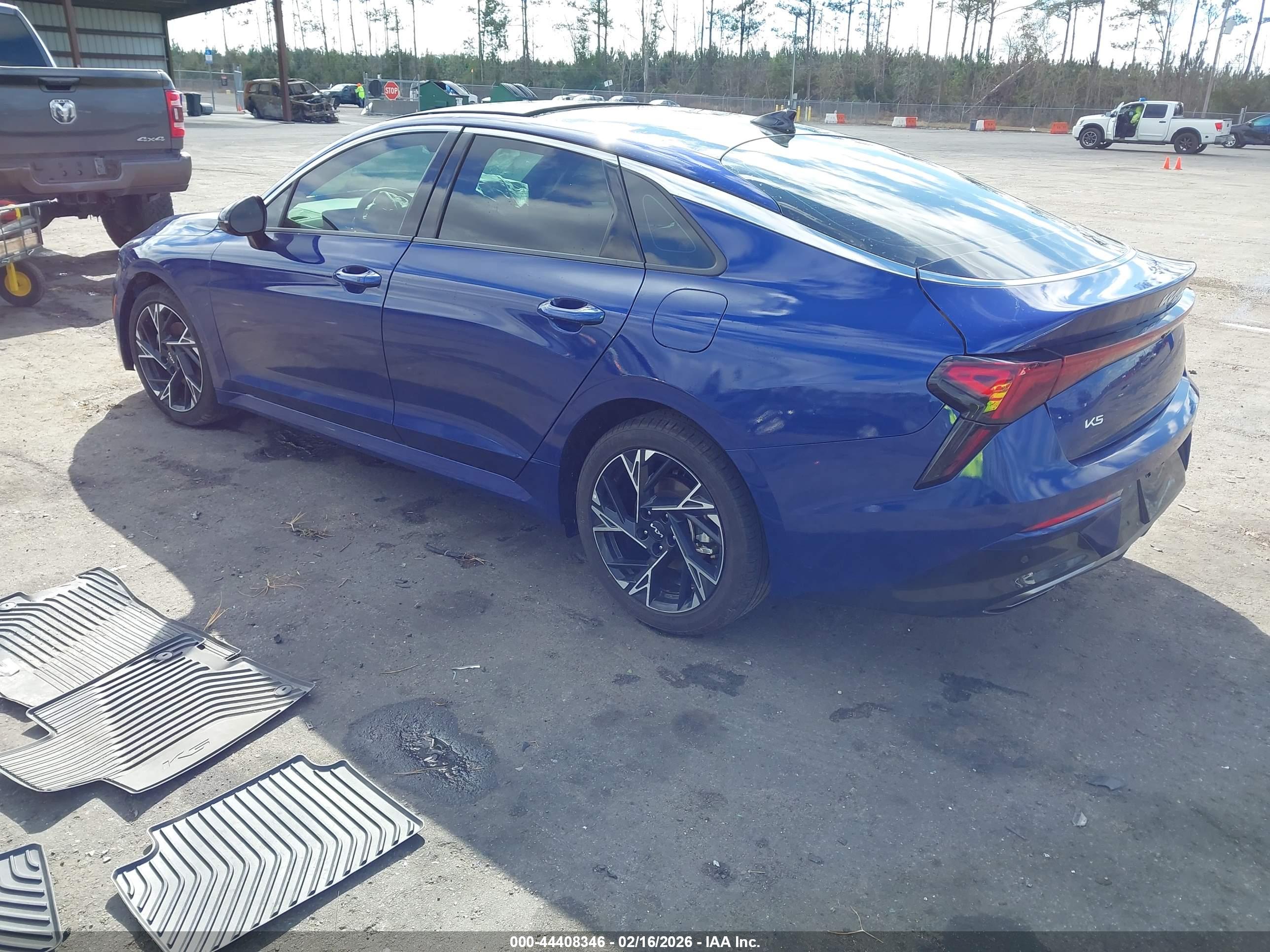 KIA K5 image 3