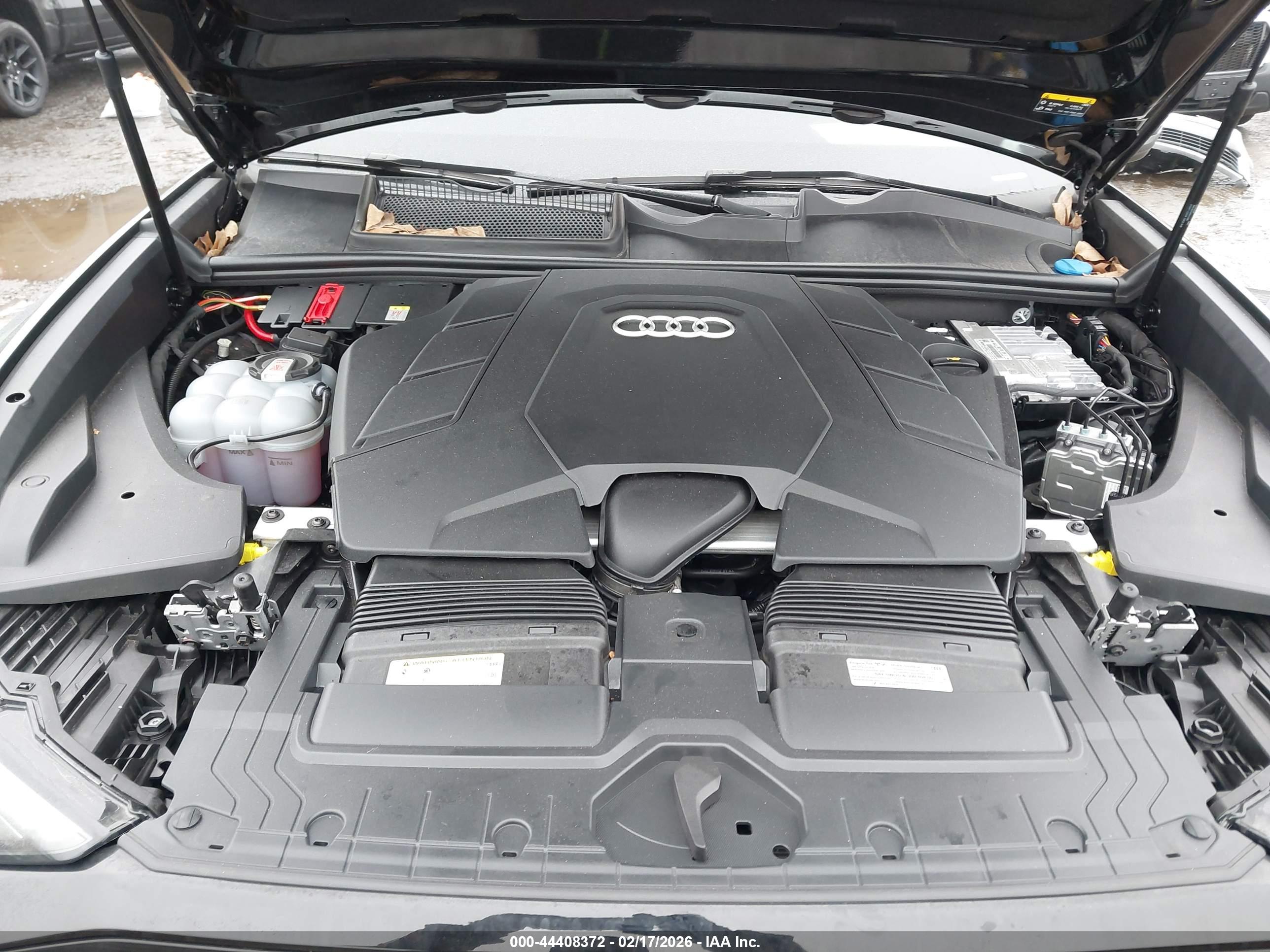 AUDI Q8 image 10
