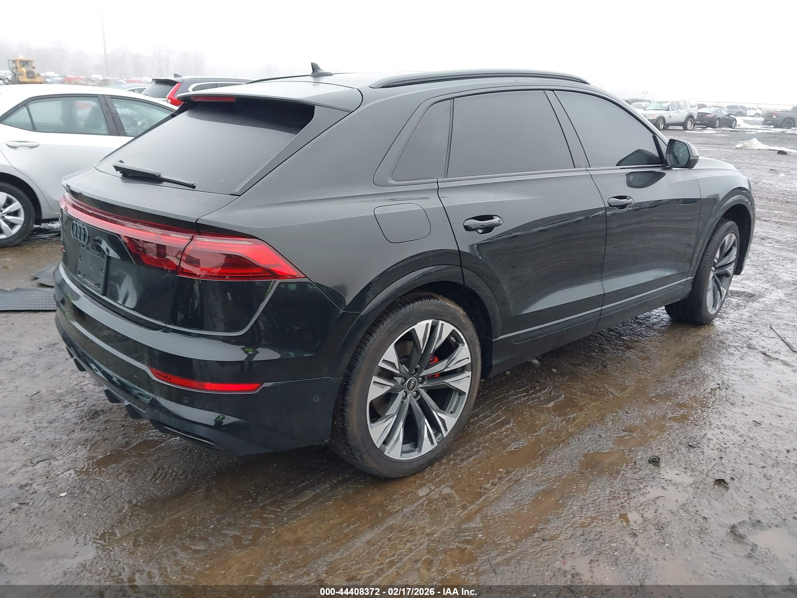 AUDI Q8 image 4