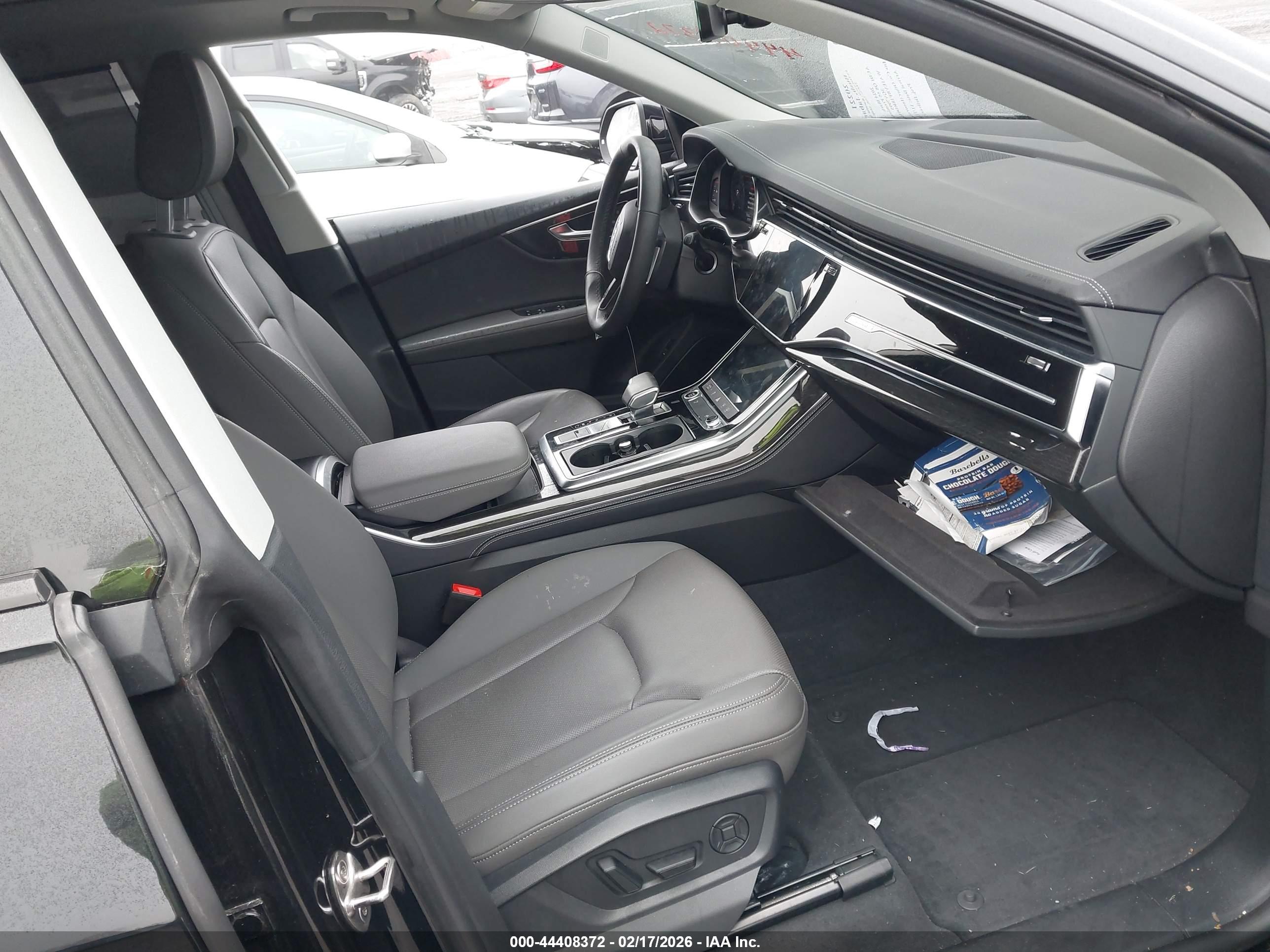 AUDI Q8 image 5