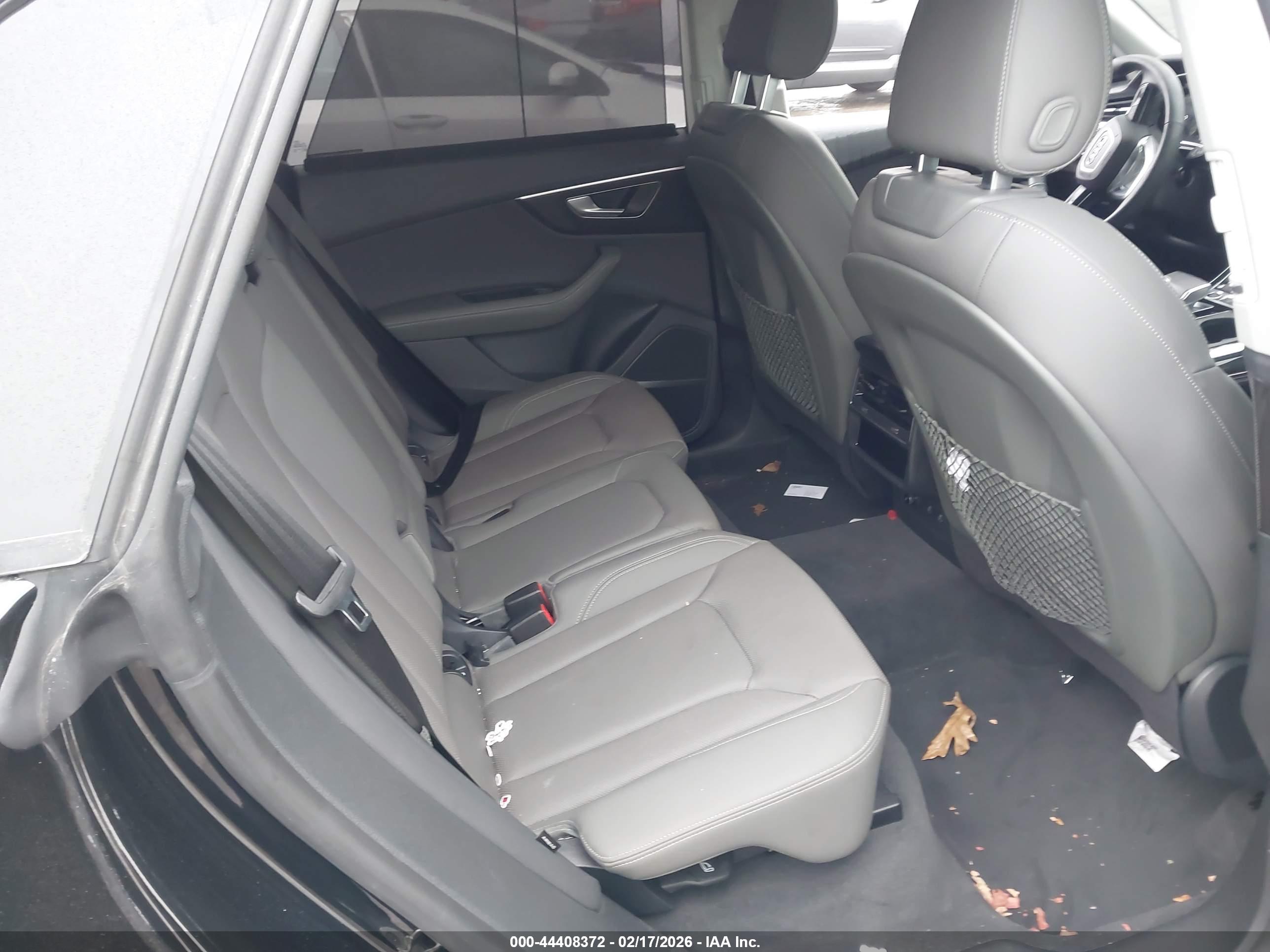 AUDI Q8 image 8