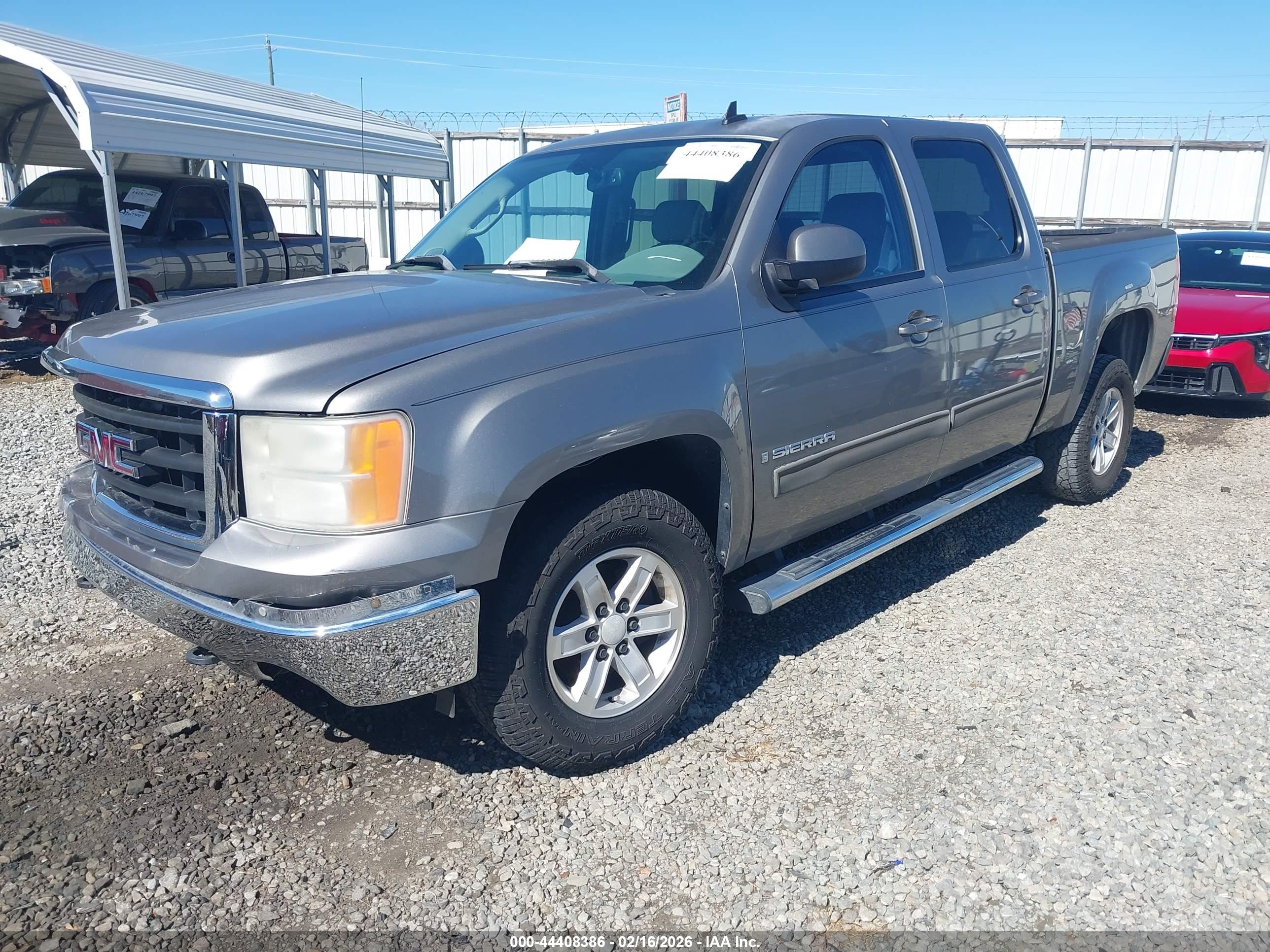 GMC SIERRA image 2